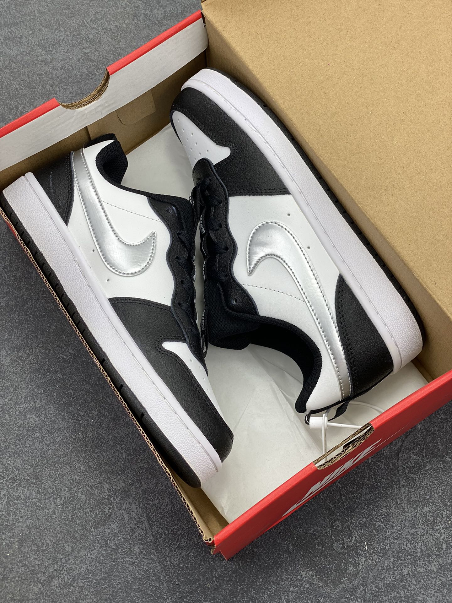 图片[9]-福利特价 Nike Court Borough Low 低帮百搭透气休闲运动板鞋男女鞋 经典耐用的设计，兼顾舒适脚感和出众风范，演绎匠心之作。结构性的支撑贴合感结合复古篮球设计，塑就场外全明星风范。 货号：CT3964-100 尺码：36 36.5 37.5 38 38.5 39 40 40.5 41 42 42.5 43 44 45-选品中心