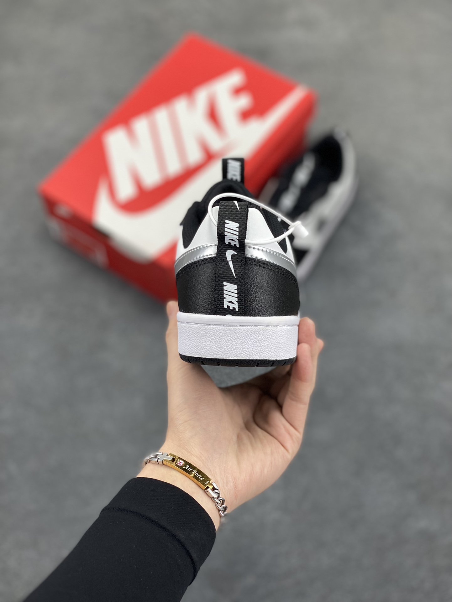 图片[4]-福利特价 Nike Court Borough Low 低帮百搭透气休闲运动板鞋男女鞋 经典耐用的设计，兼顾舒适脚感和出众风范，演绎匠心之作。结构性的支撑贴合感结合复古篮球设计，塑就场外全明星风范。 货号：CT3964-100 尺码：36 36.5 37.5 38 38.5 39 40 40.5 41 42 42.5 43 44 45-选品中心