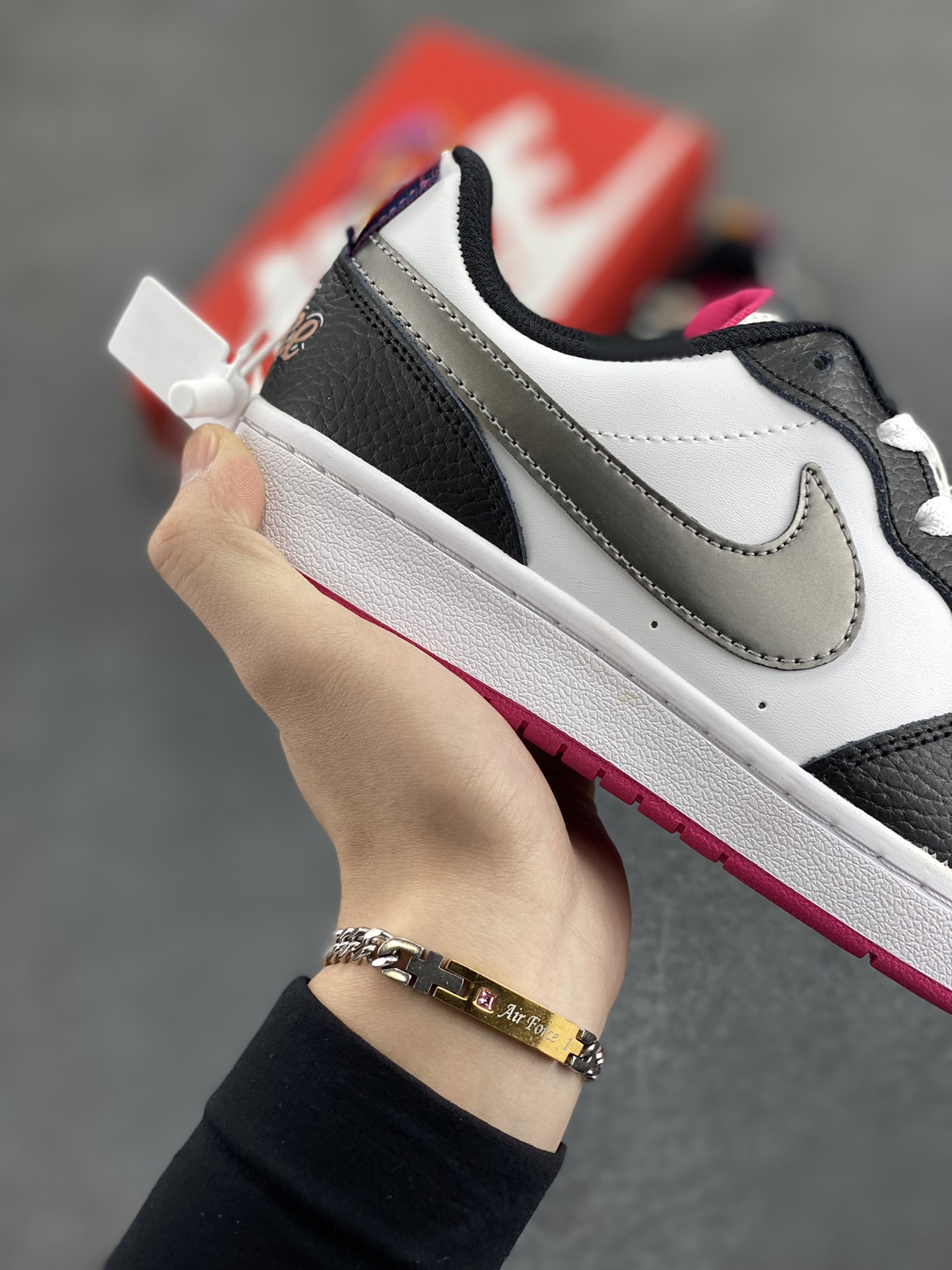 图片[6]-福利特价 Nike Court Borough Low 低帮百搭透气休闲运动板鞋男女鞋 经典耐用的设计，兼顾舒适脚感和出众风范，演绎匠心之作。结构性的支撑贴合感结合复古篮球设计，塑就场外全明星风范。 货号：DJ0040-100 尺码：36 36.5 37.5 38 38.5 39 40 40.5 41 42 42.5 43 44 45-选品中心