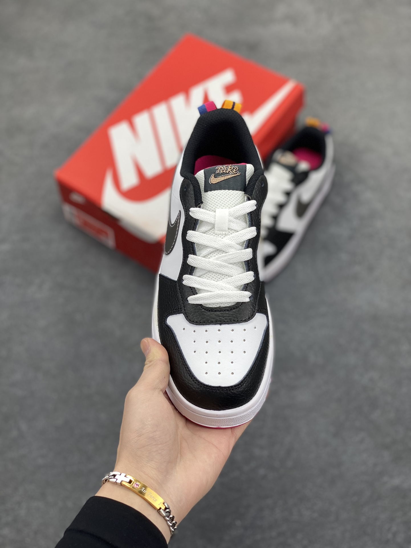 图片[2]-福利特价 Nike Court Borough Low 低帮百搭透气休闲运动板鞋男女鞋 经典耐用的设计，兼顾舒适脚感和出众风范，演绎匠心之作。结构性的支撑贴合感结合复古篮球设计，塑就场外全明星风范。 货号：DJ0040-100 尺码：36 36.5 37.5 38 38.5 39 40 40.5 41 42 42.5 43 44 45-选品中心