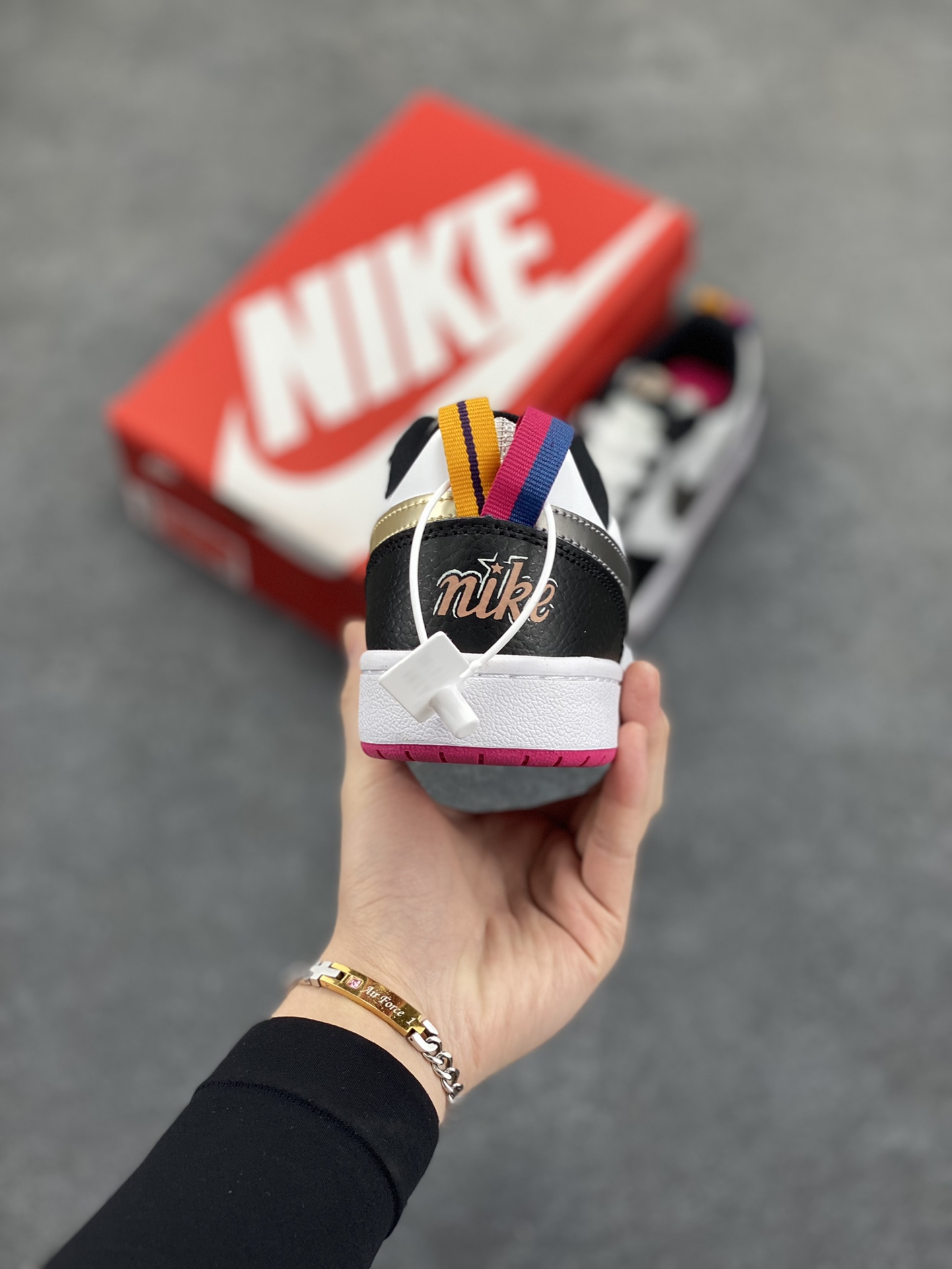 图片[4]-福利特价 Nike Court Borough Low 低帮百搭透气休闲运动板鞋男女鞋 经典耐用的设计，兼顾舒适脚感和出众风范，演绎匠心之作。结构性的支撑贴合感结合复古篮球设计，塑就场外全明星风范。 货号：DJ0040-100 尺码：36 36.5 37.5 38 38.5 39 40 40.5 41 42 42.5 43 44 45-选品中心