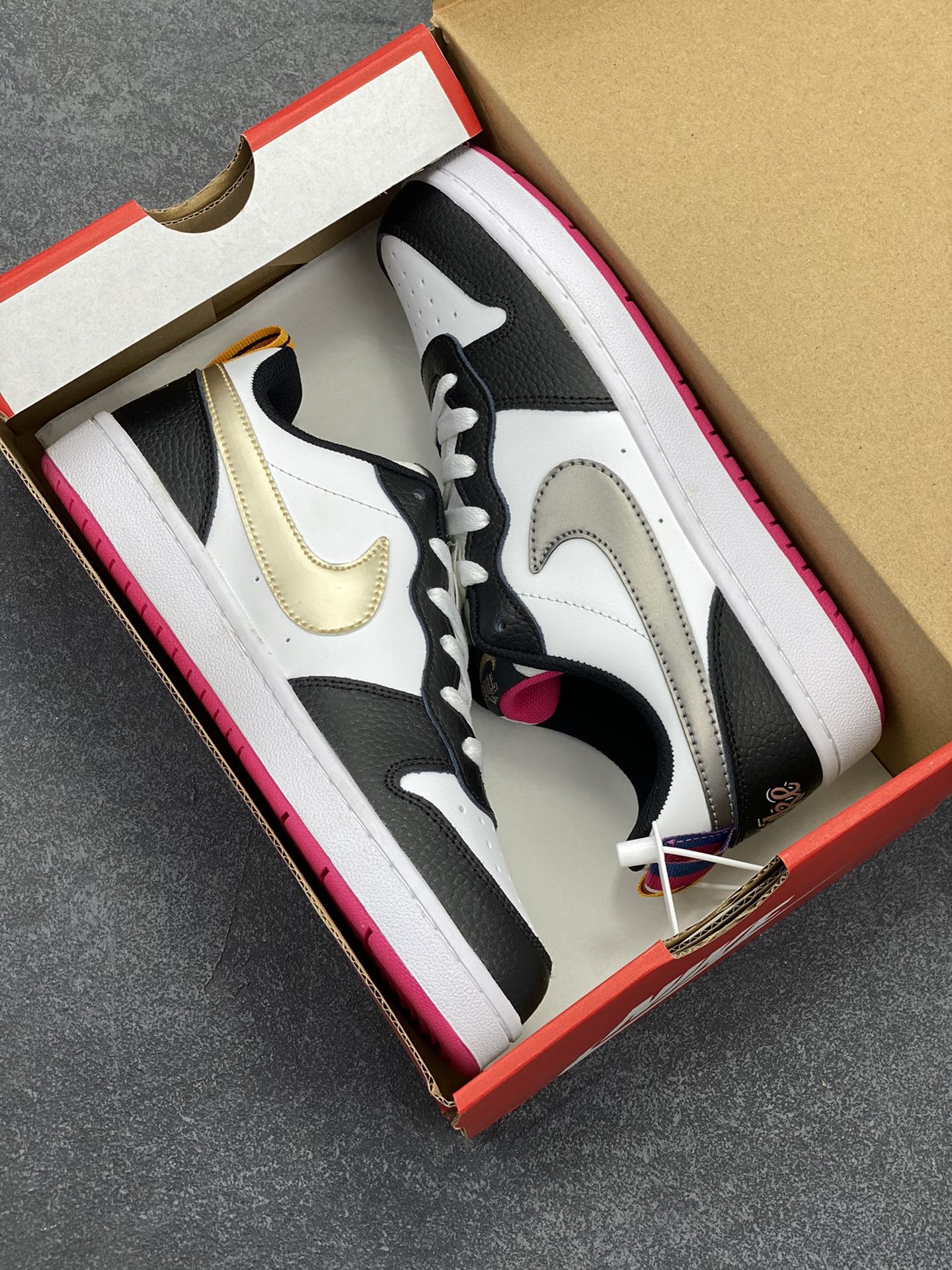 图片[9]-福利特价 Nike Court Borough Low 低帮百搭透气休闲运动板鞋男女鞋 经典耐用的设计，兼顾舒适脚感和出众风范，演绎匠心之作。结构性的支撑贴合感结合复古篮球设计，塑就场外全明星风范。 货号：DJ0040-100 尺码：36 36.5 37.5 38 38.5 39 40 40.5 41 42 42.5 43 44 45-选品中心