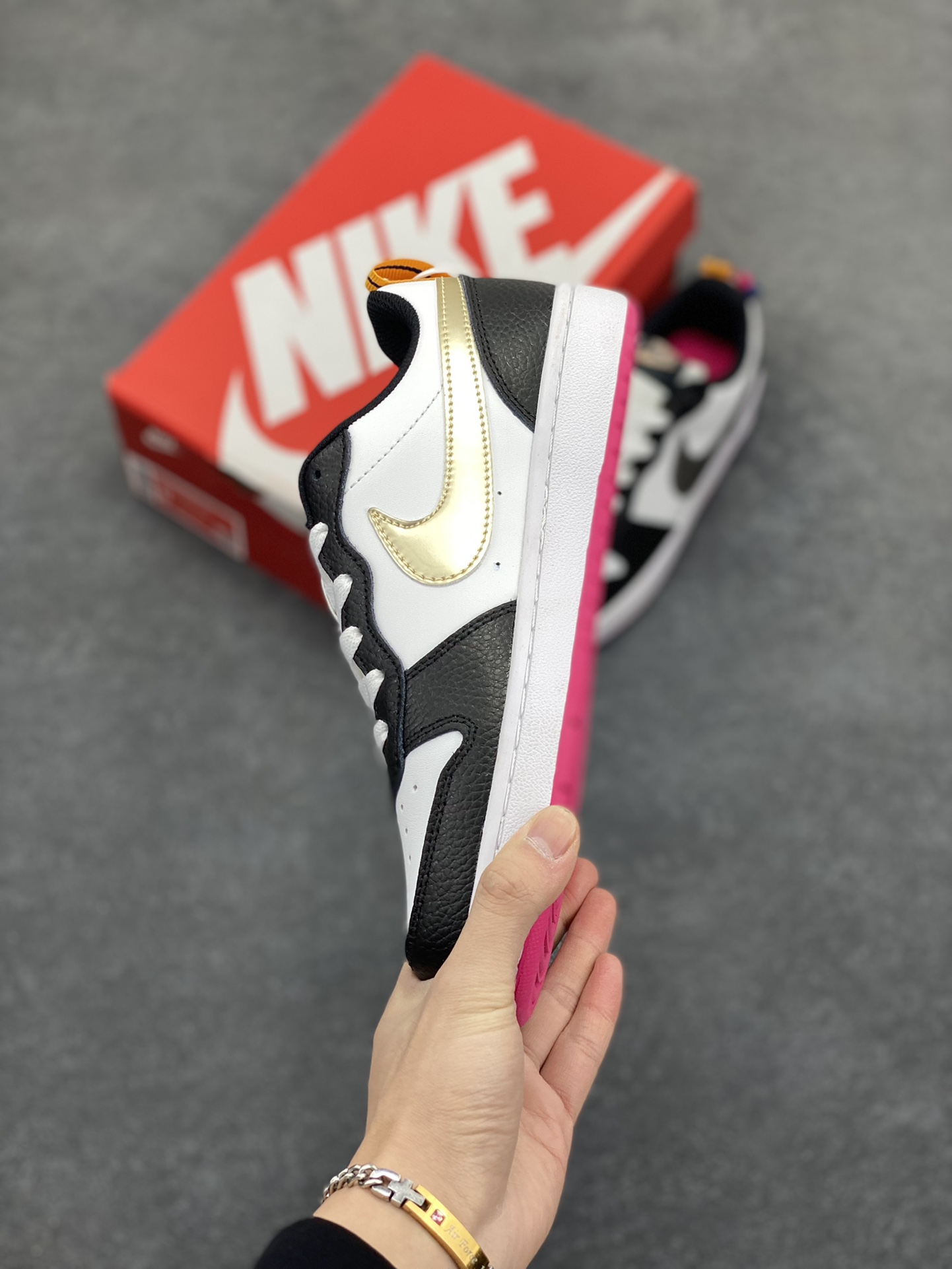 图片[3]-福利特价 Nike Court Borough Low 低帮百搭透气休闲运动板鞋男女鞋 经典耐用的设计，兼顾舒适脚感和出众风范，演绎匠心之作。结构性的支撑贴合感结合复古篮球设计，塑就场外全明星风范。 货号：DJ0040-100 尺码：36 36.5 37.5 38 38.5 39 40 40.5 41 42 42.5 43 44 45-选品中心