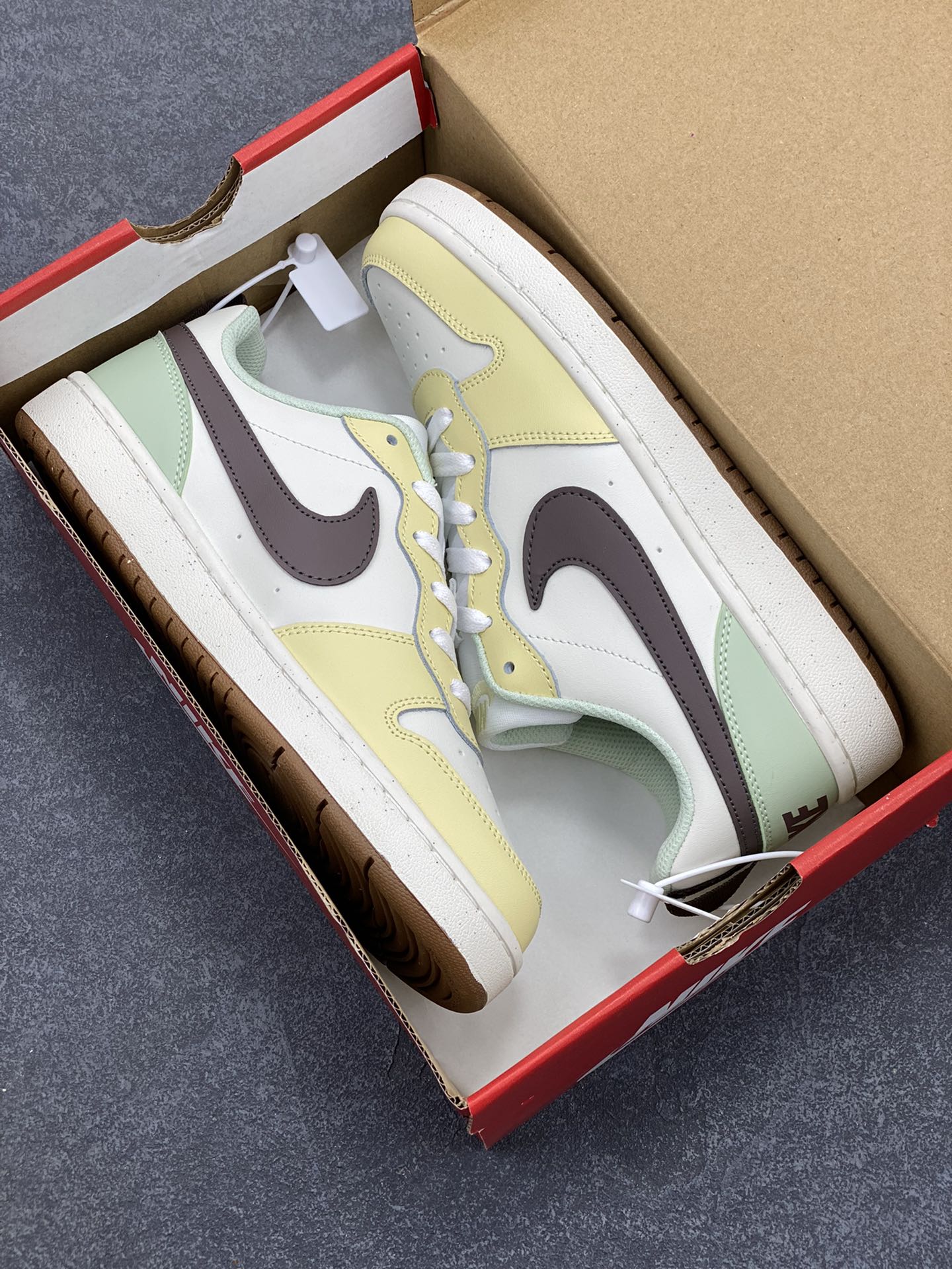 图片[9]-福利特价 Nike Court Borough Low 低帮百搭透气休闲运动板鞋男女鞋 经典耐用的设计，兼顾舒适脚感和出众风范，演绎匠心之作。结构性的支撑贴合感结合复古篮球设计，塑就场外全明星风范。 货号：HV1804-121 尺码：36 36.5 37.5 38 38.5 39 40 40.5 41 42 42.5 43 44 45-选品中心