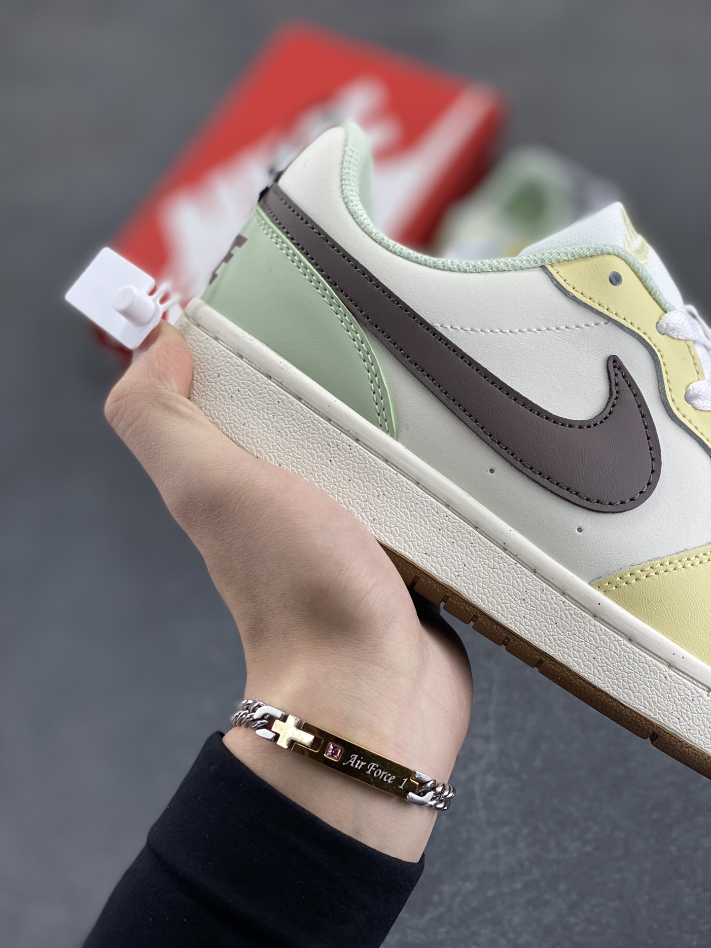 图片[6]-福利特价 Nike Court Borough Low 低帮百搭透气休闲运动板鞋男女鞋 经典耐用的设计，兼顾舒适脚感和出众风范，演绎匠心之作。结构性的支撑贴合感结合复古篮球设计，塑就场外全明星风范。 货号：HV1804-121 尺码：36 36.5 37.5 38 38.5 39 40 40.5 41 42 42.5 43 44 45-选品中心