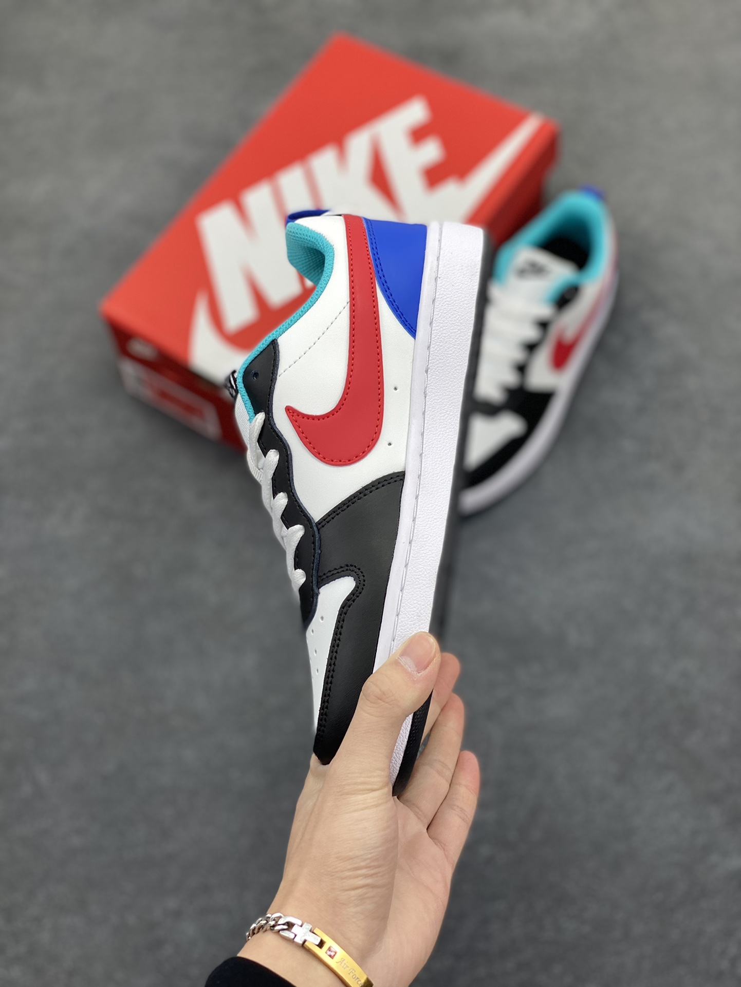 图片[3]-福利特价 Nike Court Borough Low 低帮百搭透气休闲运动板鞋男女鞋 经典耐用的设计，兼顾舒适脚感和出众风范，演绎匠心之作。结构性的支撑贴合感结合复古篮球设计，塑就场外全明星风范。 货号：HF0742-161 尺码：36 36.5 37.5 38 38.5 39 40 40.5 41 42 42.5 43 44 45-选品中心