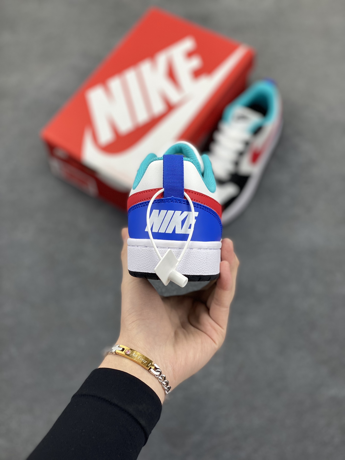 图片[4]-福利特价 Nike Court Borough Low 低帮百搭透气休闲运动板鞋男女鞋 经典耐用的设计，兼顾舒适脚感和出众风范，演绎匠心之作。结构性的支撑贴合感结合复古篮球设计，塑就场外全明星风范。 货号：HF0742-161 尺码：36 36.5 37.5 38 38.5 39 40 40.5 41 42 42.5 43 44 45-选品中心