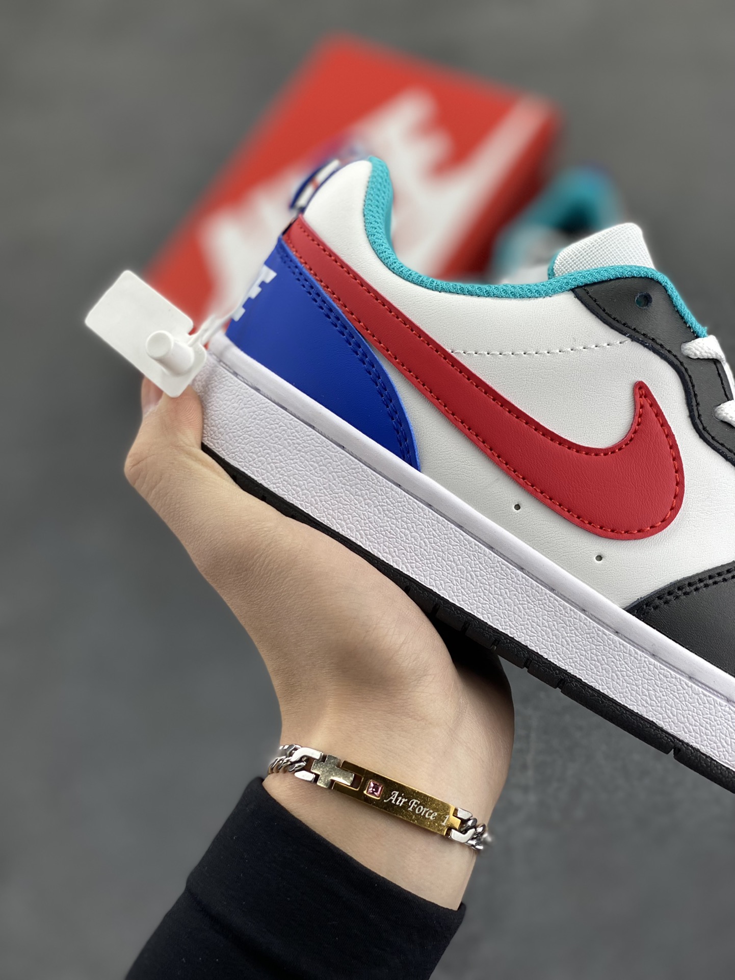 图片[6]-福利特价 Nike Court Borough Low 低帮百搭透气休闲运动板鞋男女鞋 经典耐用的设计，兼顾舒适脚感和出众风范，演绎匠心之作。结构性的支撑贴合感结合复古篮球设计，塑就场外全明星风范。 货号：HF0742-161 尺码：36 36.5 37.5 38 38.5 39 40 40.5 41 42 42.5 43 44 45-选品中心