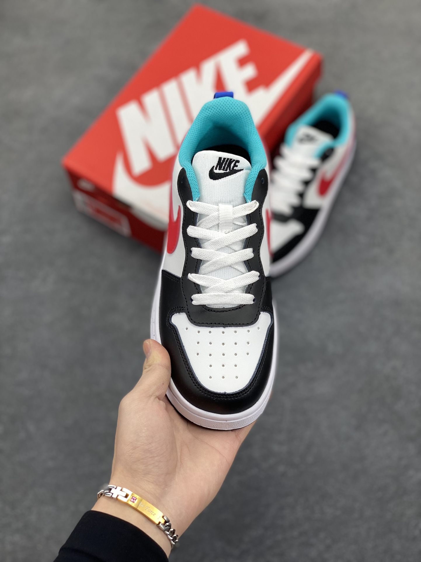 图片[2]-福利特价 Nike Court Borough Low 低帮百搭透气休闲运动板鞋男女鞋 经典耐用的设计，兼顾舒适脚感和出众风范，演绎匠心之作。结构性的支撑贴合感结合复古篮球设计，塑就场外全明星风范。 货号：HF0742-161 尺码：36 36.5 37.5 38 38.5 39 40 40.5 41 42 42.5 43 44 45-选品中心