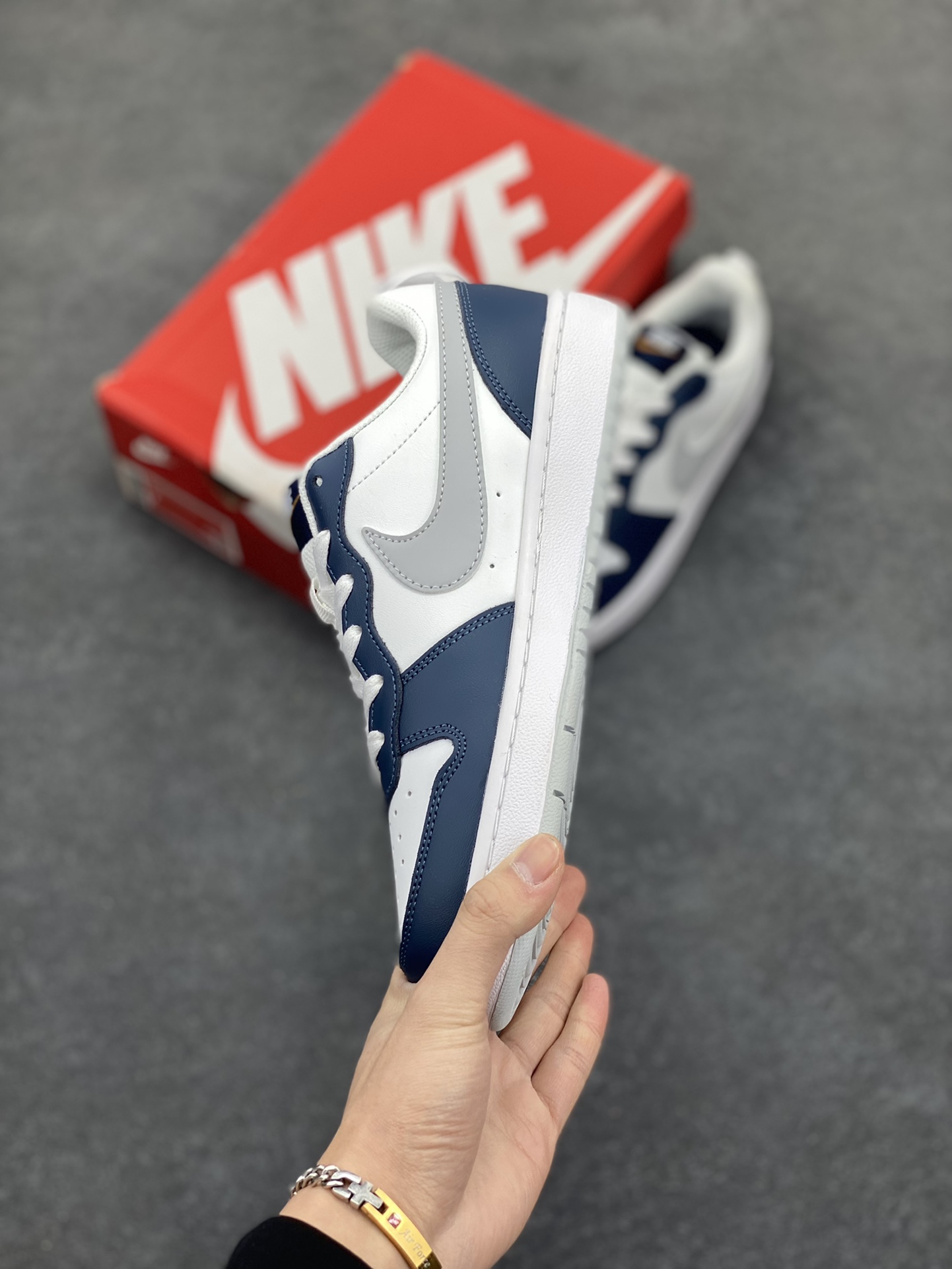 图片[3]-福利特价 Nike Court Borough Low 低帮百搭透气休闲运动板鞋男女鞋 经典耐用的设计，兼顾舒适脚感和出众风范，演绎匠心之作。结构性的支撑贴合感结合复古篮球设计，塑就场外全明星风范。 货号：BQ5448-121 尺码：36 36.5 37.5 38 38.5 39 40 40.5 41 42 42.5 43 44 45-选品中心