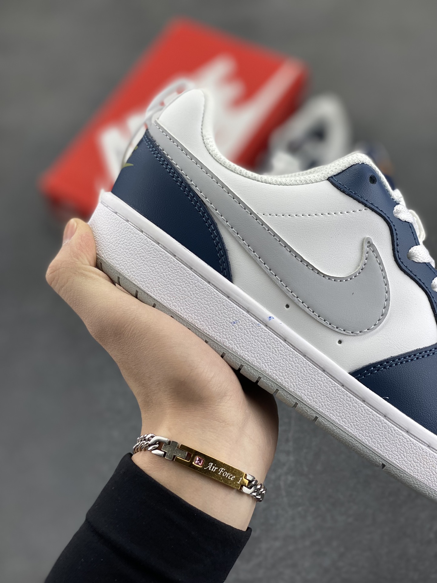 图片[6]-福利特价 Nike Court Borough Low 低帮百搭透气休闲运动板鞋男女鞋 经典耐用的设计，兼顾舒适脚感和出众风范，演绎匠心之作。结构性的支撑贴合感结合复古篮球设计，塑就场外全明星风范。 货号：BQ5448-121 尺码：36 36.5 37.5 38 38.5 39 40 40.5 41 42 42.5 43 44 45-选品中心