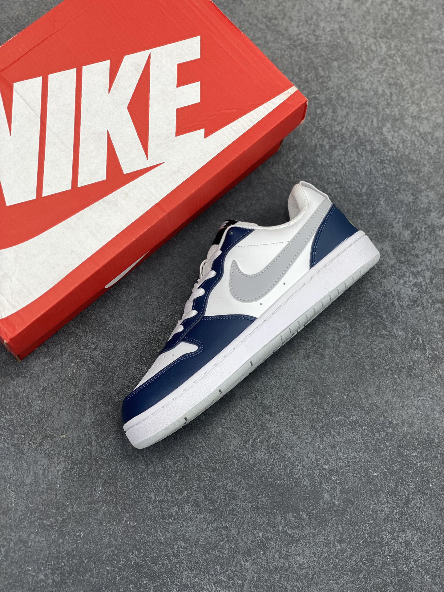 图片[7]-福利特价 Nike Court Borough Low 低帮百搭透气休闲运动板鞋男女鞋 经典耐用的设计，兼顾舒适脚感和出众风范，演绎匠心之作。结构性的支撑贴合感结合复古篮球设计，塑就场外全明星风范。 货号：BQ5448-121 尺码：36 36.5 37.5 38 38.5 39 40 40.5 41 42 42.5 43 44 45-选品中心