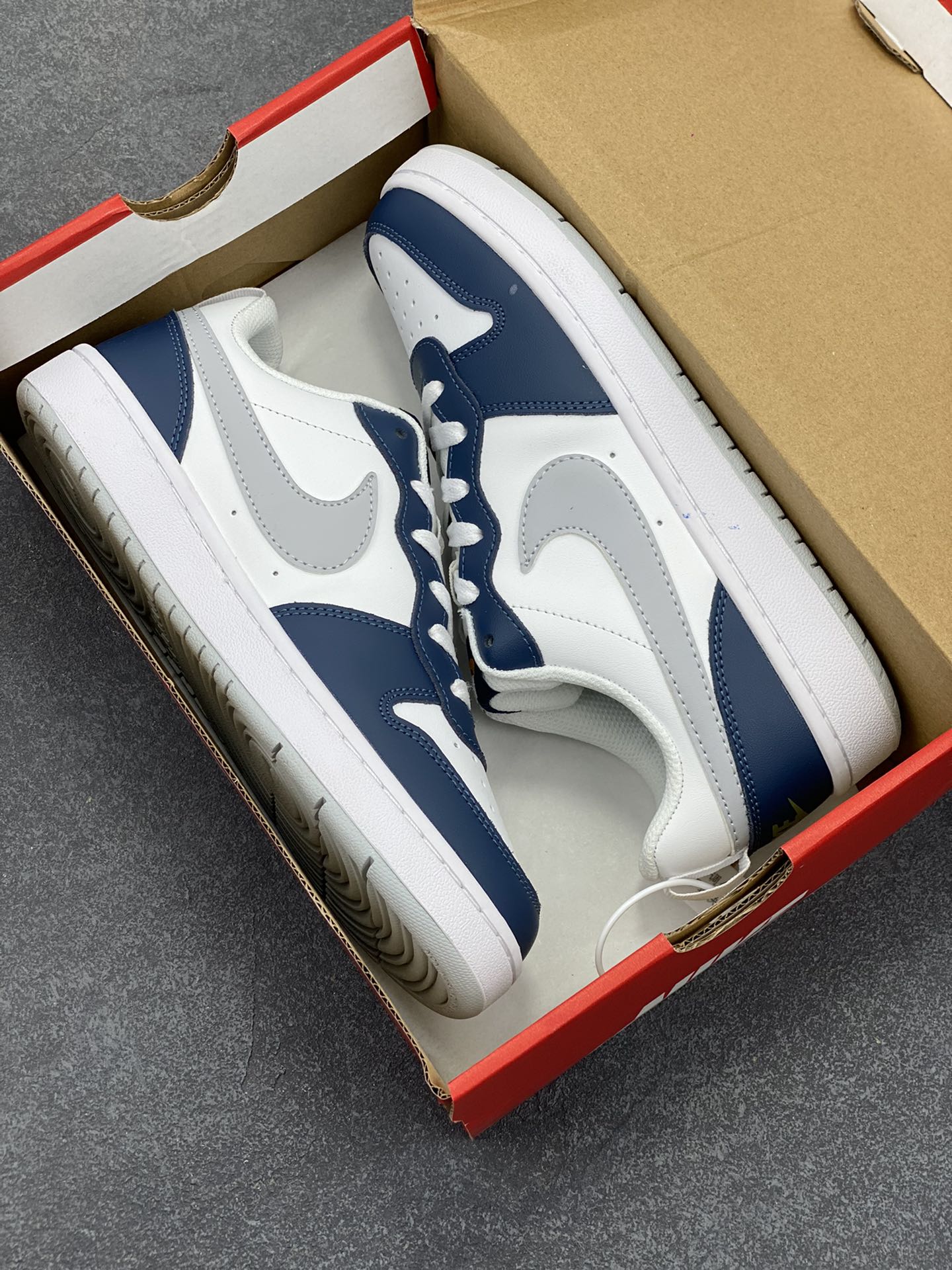 图片[9]-福利特价 Nike Court Borough Low 低帮百搭透气休闲运动板鞋男女鞋 经典耐用的设计，兼顾舒适脚感和出众风范，演绎匠心之作。结构性的支撑贴合感结合复古篮球设计，塑就场外全明星风范。 货号：BQ5448-121 尺码：36 36.5 37.5 38 38.5 39 40 40.5 41 42 42.5 43 44 45-选品中心