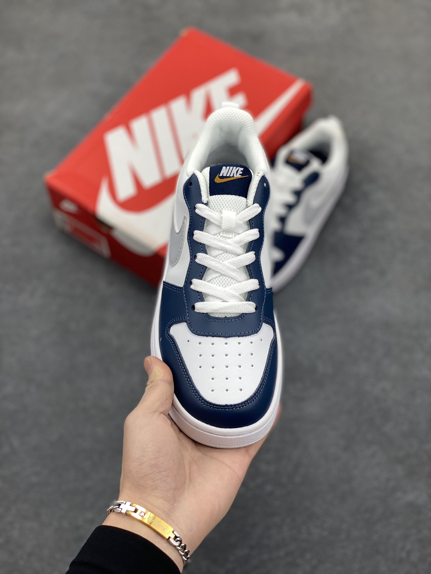 图片[2]-福利特价 Nike Court Borough Low 低帮百搭透气休闲运动板鞋男女鞋 经典耐用的设计，兼顾舒适脚感和出众风范，演绎匠心之作。结构性的支撑贴合感结合复古篮球设计，塑就场外全明星风范。 货号：BQ5448-121 尺码：36 36.5 37.5 38 38.5 39 40 40.5 41 42 42.5 43 44 45-选品中心