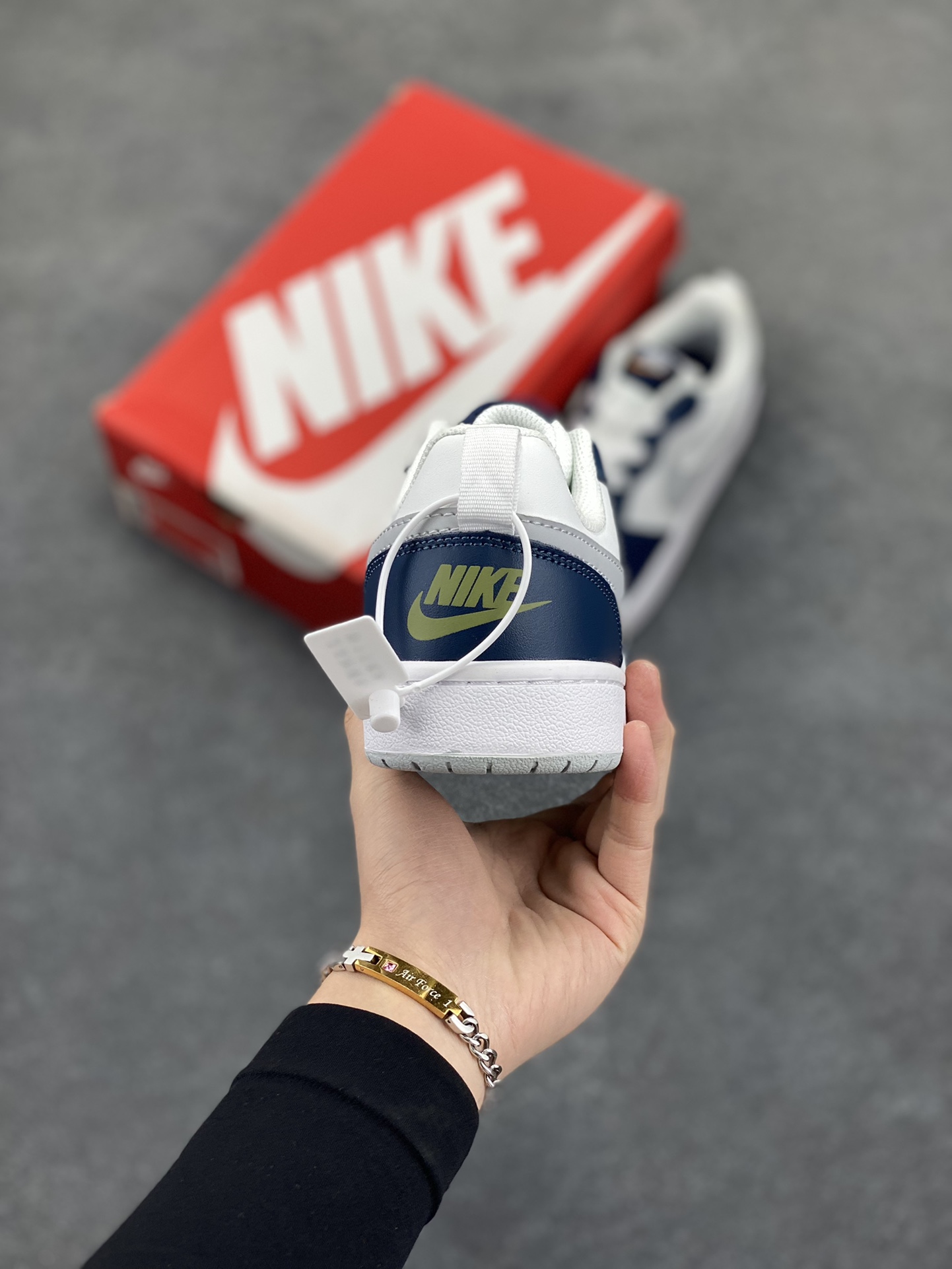 图片[4]-福利特价 Nike Court Borough Low 低帮百搭透气休闲运动板鞋男女鞋 经典耐用的设计，兼顾舒适脚感和出众风范，演绎匠心之作。结构性的支撑贴合感结合复古篮球设计，塑就场外全明星风范。 货号：BQ5448-121 尺码：36 36.5 37.5 38 38.5 39 40 40.5 41 42 42.5 43 44 45-选品中心