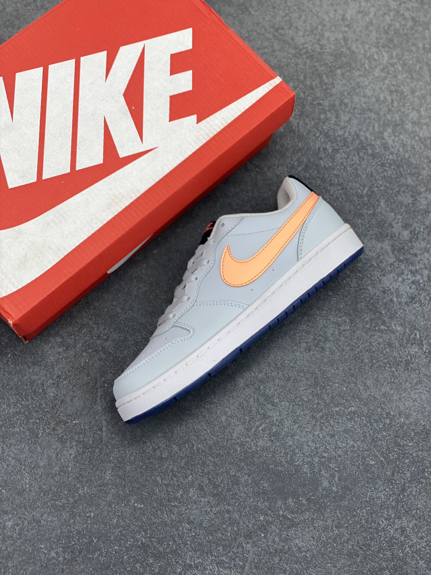 图片[7]-福利特价 Nike Court Borough Low 低帮百搭透气休闲运动板鞋男女鞋 经典耐用的设计，兼顾舒适脚感和出众风范，演绎匠心之作。结构性的支撑贴合感结合复古篮球设计，塑就场外全明星风范。 货号：BQ5448-009 尺码：36 36.5 37.5 38 38.5 39 40 40.5 41 42 42.5 43 44 45-选品中心