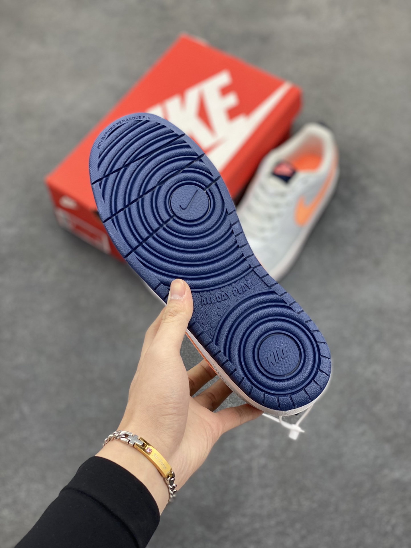 图片[5]-福利特价 Nike Court Borough Low 低帮百搭透气休闲运动板鞋男女鞋 经典耐用的设计，兼顾舒适脚感和出众风范，演绎匠心之作。结构性的支撑贴合感结合复古篮球设计，塑就场外全明星风范。 货号：BQ5448-009 尺码：36 36.5 37.5 38 38.5 39 40 40.5 41 42 42.5 43 44 45-选品中心