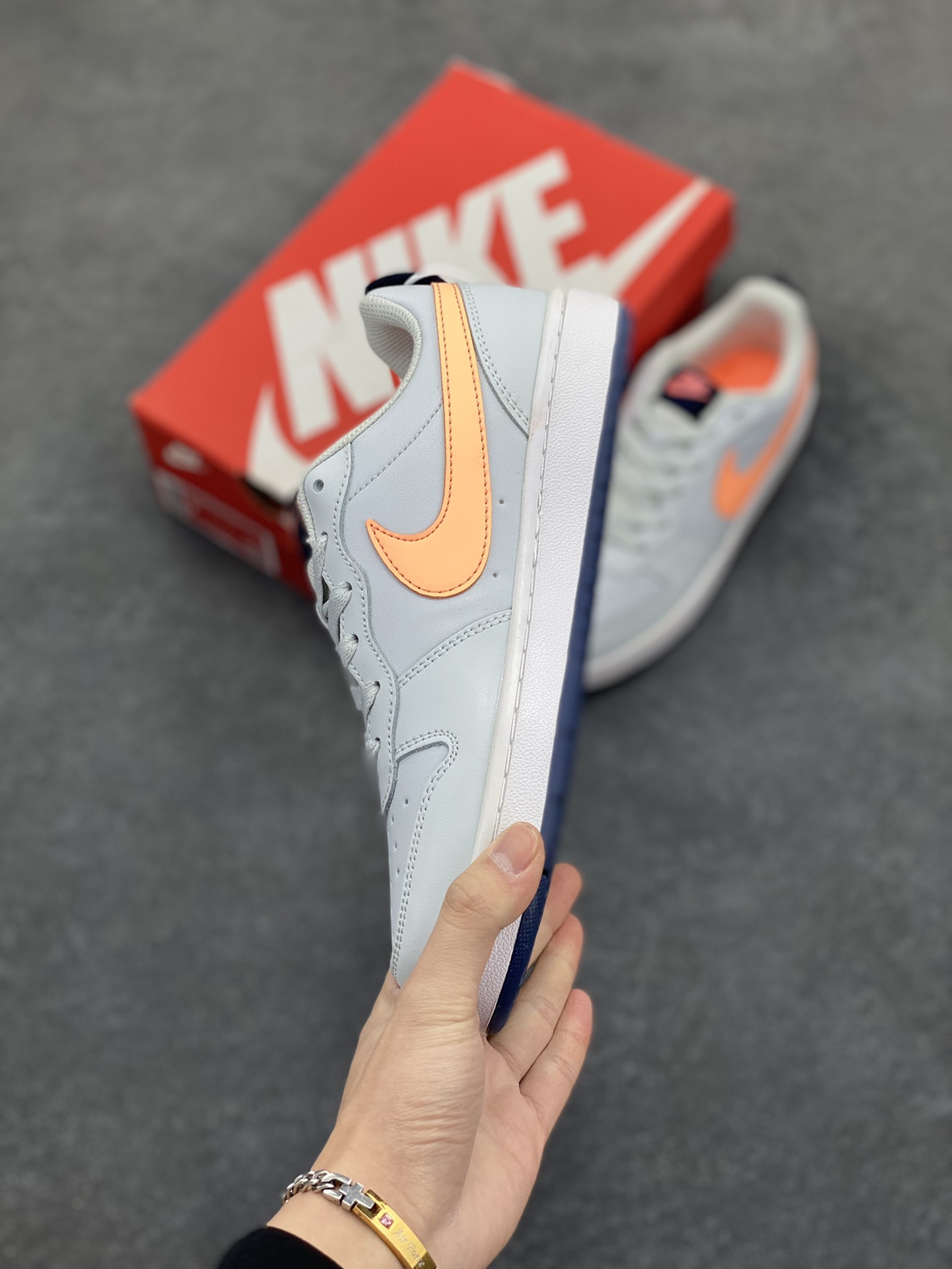 图片[3]-福利特价 Nike Court Borough Low 低帮百搭透气休闲运动板鞋男女鞋 经典耐用的设计，兼顾舒适脚感和出众风范，演绎匠心之作。结构性的支撑贴合感结合复古篮球设计，塑就场外全明星风范。 货号：BQ5448-009 尺码：36 36.5 37.5 38 38.5 39 40 40.5 41 42 42.5 43 44 45-选品中心