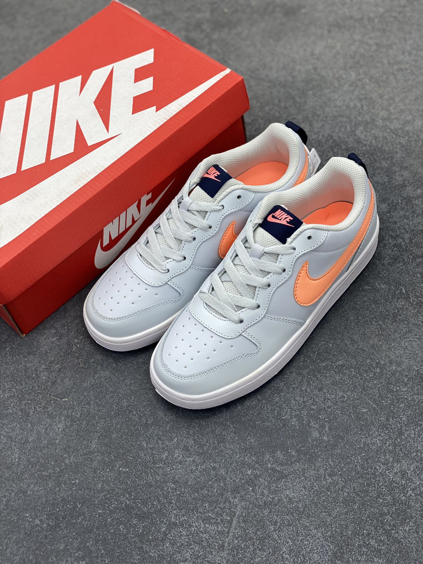 图片[8]-福利特价 Nike Court Borough Low 低帮百搭透气休闲运动板鞋男女鞋 经典耐用的设计，兼顾舒适脚感和出众风范，演绎匠心之作。结构性的支撑贴合感结合复古篮球设计，塑就场外全明星风范。 货号：BQ5448-009 尺码：36 36.5 37.5 38 38.5 39 40 40.5 41 42 42.5 43 44 45-选品中心