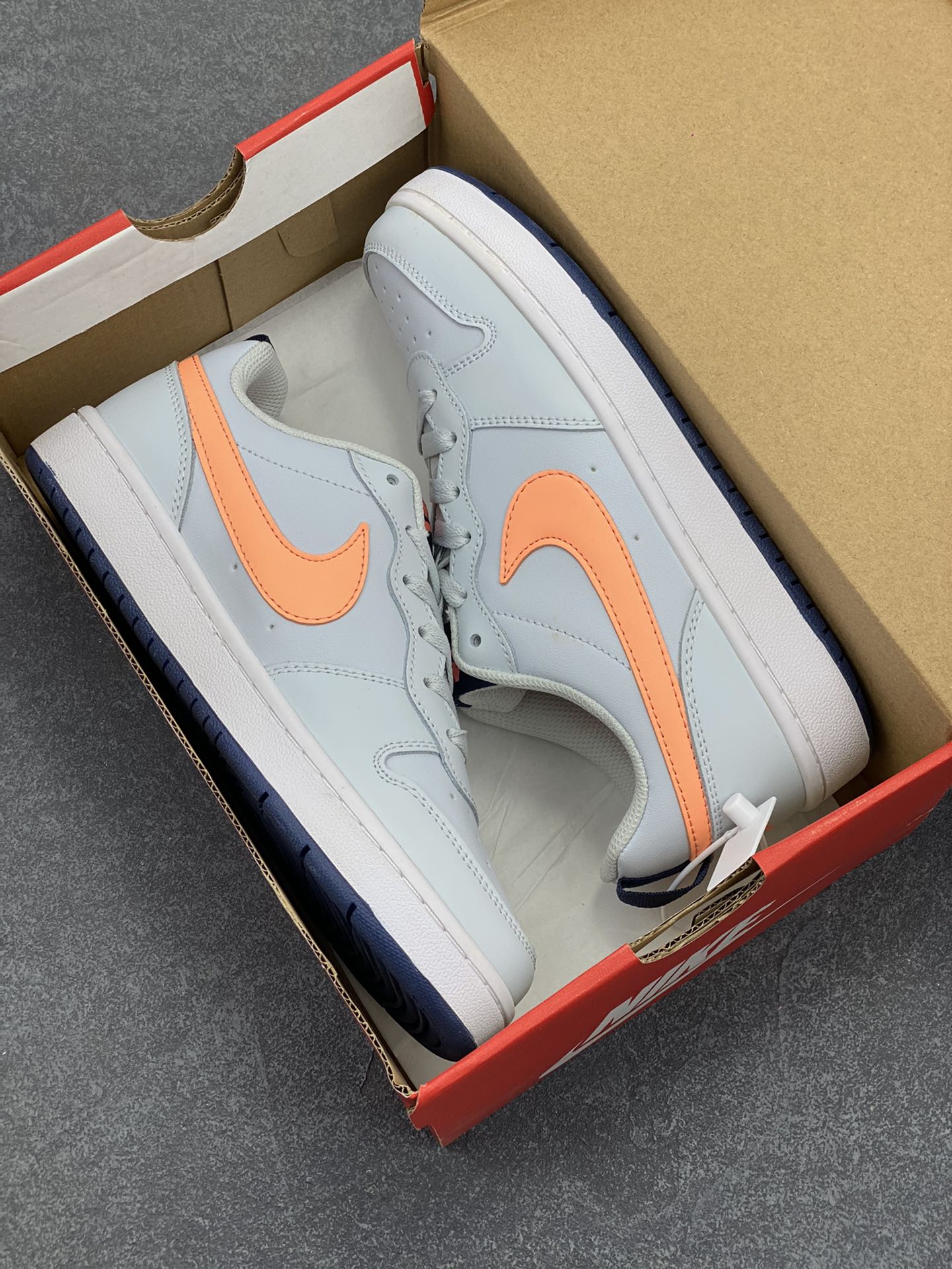 图片[9]-福利特价 Nike Court Borough Low 低帮百搭透气休闲运动板鞋男女鞋 经典耐用的设计，兼顾舒适脚感和出众风范，演绎匠心之作。结构性的支撑贴合感结合复古篮球设计，塑就场外全明星风范。 货号：BQ5448-009 尺码：36 36.5 37.5 38 38.5 39 40 40.5 41 42 42.5 43 44 45-选品中心