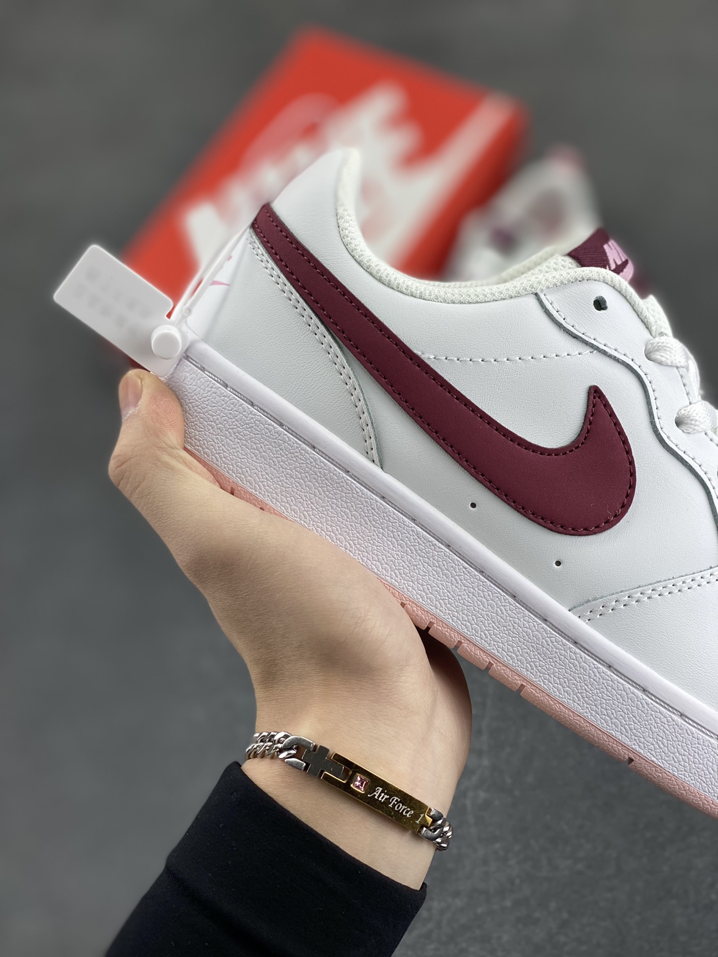 图片[6]-福利特价 Nike Court Borough Low 低帮百搭透气休闲运动板鞋男女鞋 经典耐用的设计，兼顾舒适脚感和出众风范，演绎匠心之作。结构性的支撑贴合感结合复古篮球设计，塑就场外全明星风范。 货号：BQ5448-120 尺码：36 36.5 37.5 38 38.5 39 40 40.5 41 42 42.5 43 44 45-选品中心