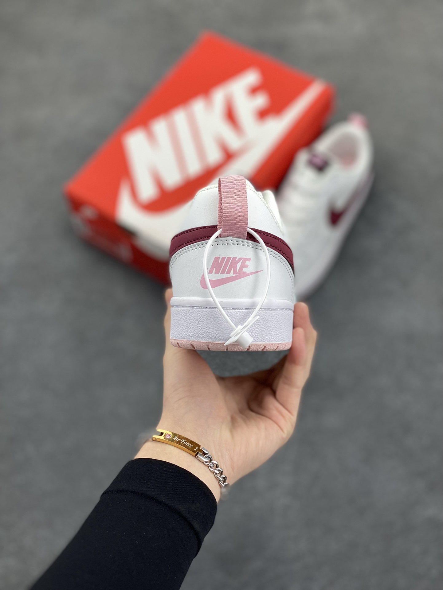 图片[4]-福利特价 Nike Court Borough Low 低帮百搭透气休闲运动板鞋男女鞋 经典耐用的设计，兼顾舒适脚感和出众风范，演绎匠心之作。结构性的支撑贴合感结合复古篮球设计，塑就场外全明星风范。 货号：BQ5448-120 尺码：36 36.5 37.5 38 38.5 39 40 40.5 41 42 42.5 43 44 45-选品中心