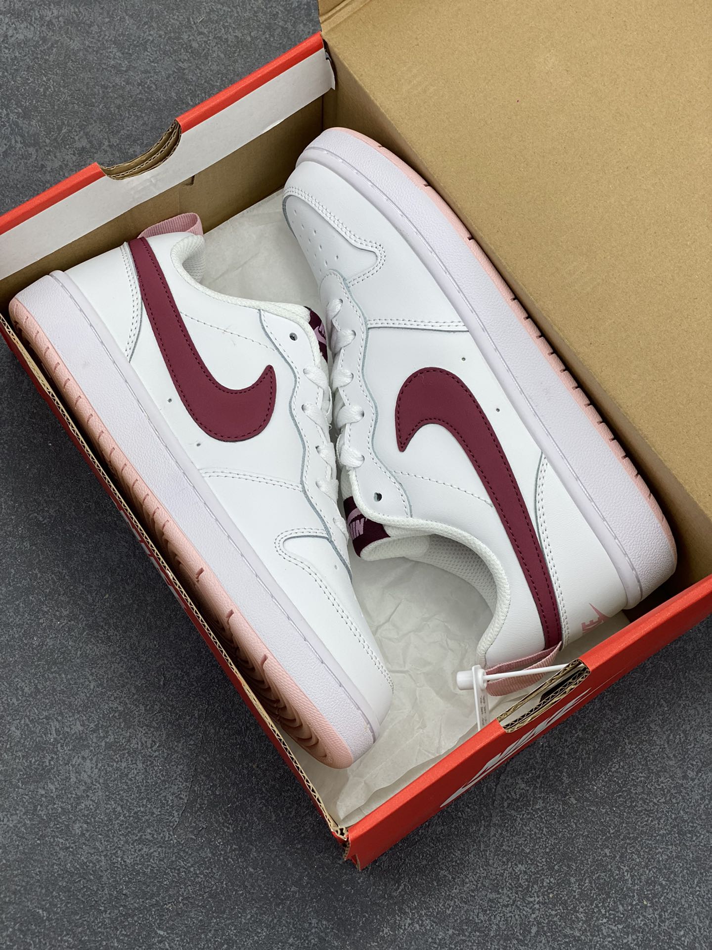 图片[9]-福利特价 Nike Court Borough Low 低帮百搭透气休闲运动板鞋男女鞋 经典耐用的设计，兼顾舒适脚感和出众风范，演绎匠心之作。结构性的支撑贴合感结合复古篮球设计，塑就场外全明星风范。 货号：BQ5448-120 尺码：36 36.5 37.5 38 38.5 39 40 40.5 41 42 42.5 43 44 45-选品中心