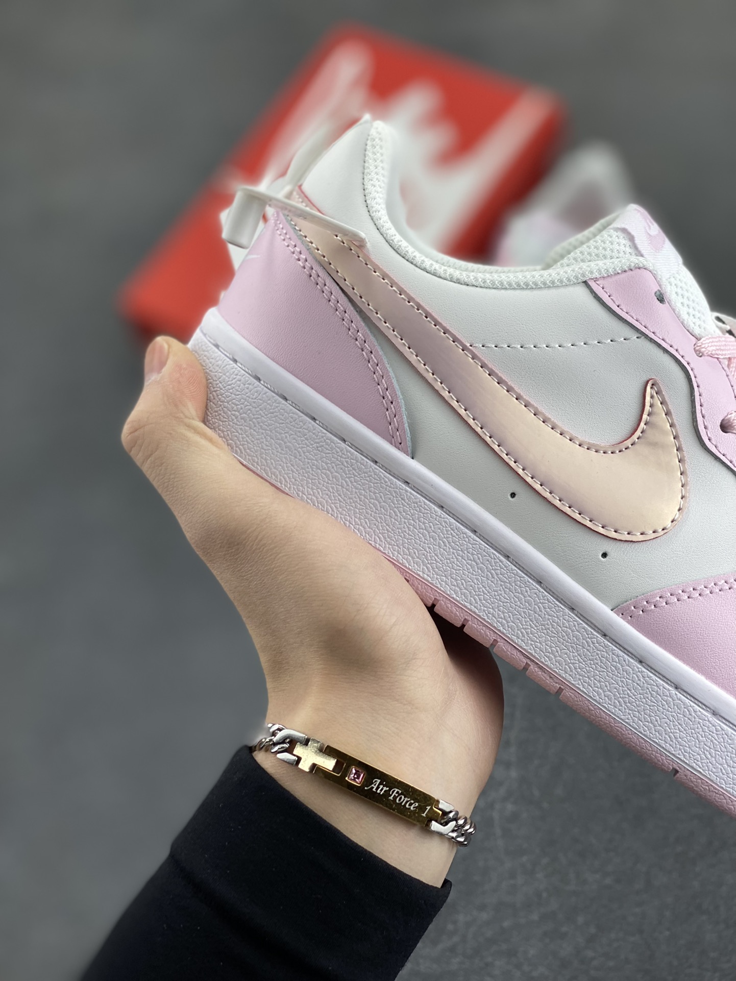 图片[6]-福利特价 Nike Court Borough Low 低帮百搭透气休闲运动板鞋男女鞋 经典耐用的设计，兼顾舒适脚感和出众风范，演绎匠心之作。结构性的支撑贴合感结合复古篮球设计，塑就场外全明星风范。 货号：DQ0492-100 尺码：36 36.5 37.5 38 38.5 39 40 40.5 41 42 42.5 43 44 45-选品中心