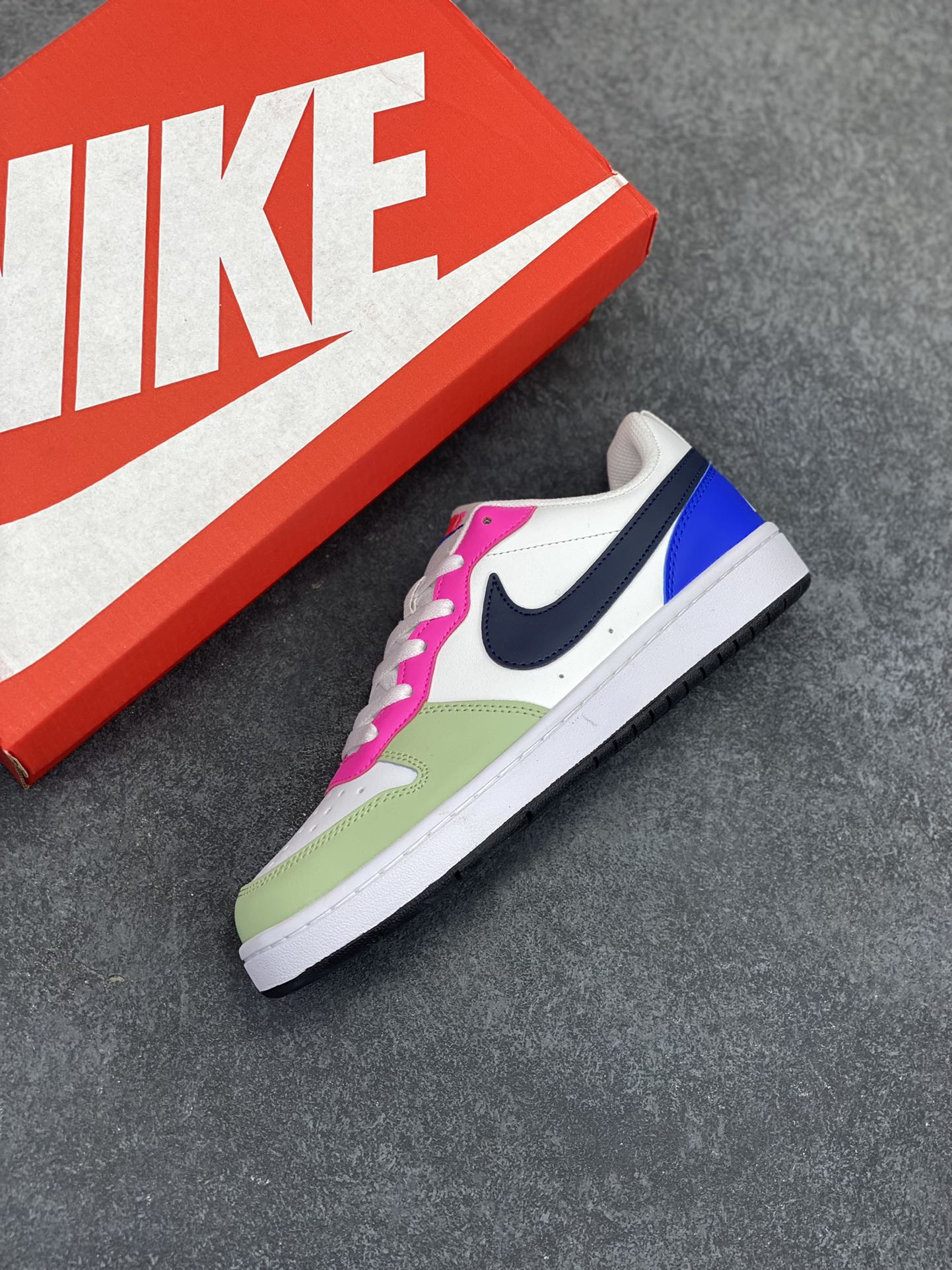 图片[7]-福利特价 Nike Court Borough Low 低帮百搭透气休闲运动板鞋男女鞋 经典耐用的设计，兼顾舒适脚感和出众风范，演绎匠心之作。结构性的支撑贴合感结合复古篮球设计，塑就场外全明星风范。 货号：DV5456-108 尺码：36 36.5 37.5 38 38.5 39 40 40.5 41 42 42.5 43 44 45-选品中心