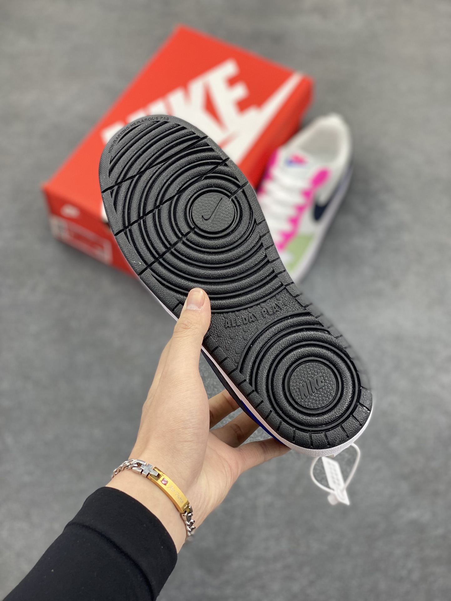 图片[5]-福利特价 Nike Court Borough Low 低帮百搭透气休闲运动板鞋男女鞋 经典耐用的设计，兼顾舒适脚感和出众风范，演绎匠心之作。结构性的支撑贴合感结合复古篮球设计，塑就场外全明星风范。 货号：DV5456-108 尺码：36 36.5 37.5 38 38.5 39 40 40.5 41 42 42.5 43 44 45-选品中心