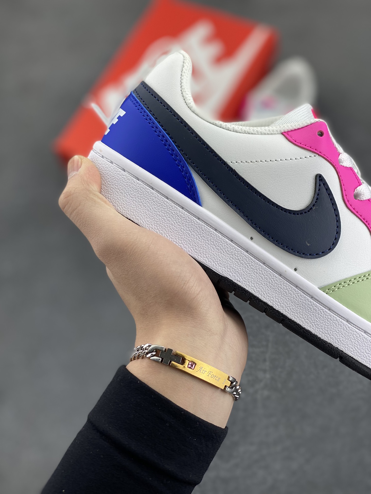 图片[6]-福利特价 Nike Court Borough Low 低帮百搭透气休闲运动板鞋男女鞋 经典耐用的设计，兼顾舒适脚感和出众风范，演绎匠心之作。结构性的支撑贴合感结合复古篮球设计，塑就场外全明星风范。 货号：DV5456-108 尺码：36 36.5 37.5 38 38.5 39 40 40.5 41 42 42.5 43 44 45-选品中心