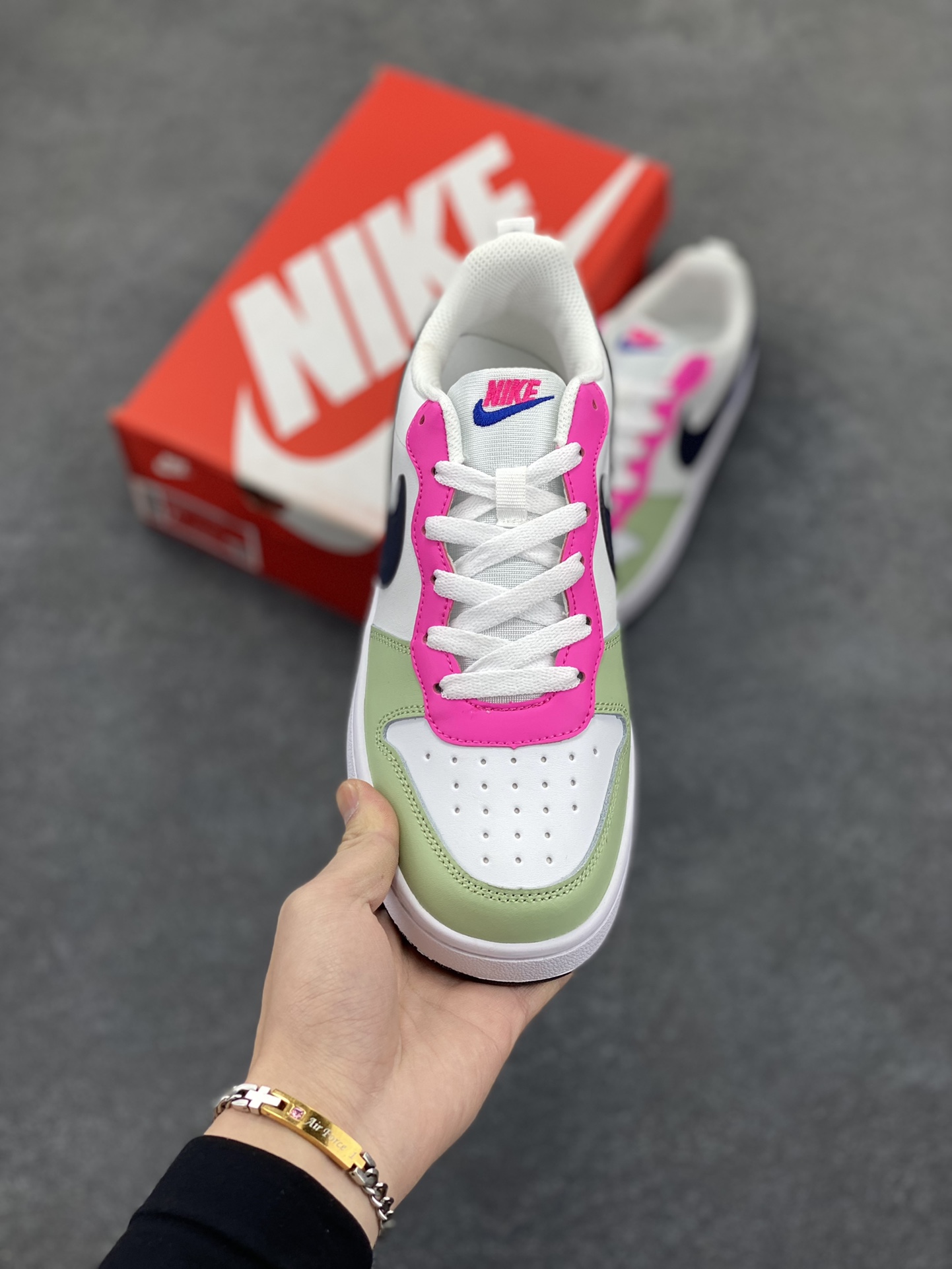 图片[2]-福利特价 Nike Court Borough Low 低帮百搭透气休闲运动板鞋男女鞋 经典耐用的设计，兼顾舒适脚感和出众风范，演绎匠心之作。结构性的支撑贴合感结合复古篮球设计，塑就场外全明星风范。 货号：DV5456-108 尺码：36 36.5 37.5 38 38.5 39 40 40.5 41 42 42.5 43 44 45-选品中心