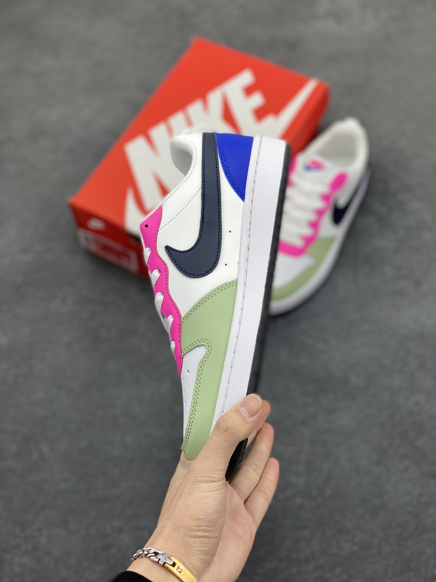 图片[3]-福利特价 Nike Court Borough Low 低帮百搭透气休闲运动板鞋男女鞋 经典耐用的设计，兼顾舒适脚感和出众风范，演绎匠心之作。结构性的支撑贴合感结合复古篮球设计，塑就场外全明星风范。 货号：DV5456-108 尺码：36 36.5 37.5 38 38.5 39 40 40.5 41 42 42.5 43 44 45-选品中心