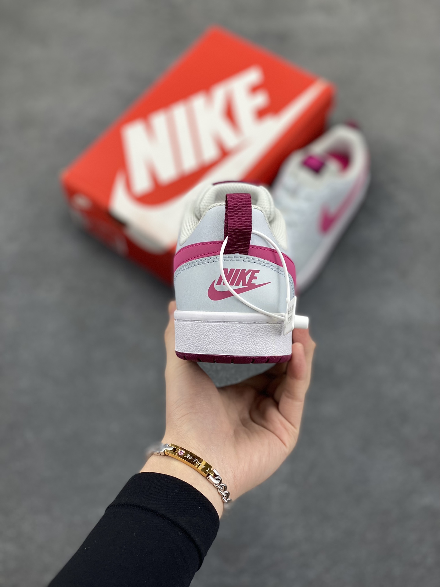 图片[4]-福利特价 Nike Court Borough Low 低帮百搭透气休闲运动板鞋男女鞋 经典耐用的设计，兼顾舒适脚感和出众风范，演绎匠心之作。结构性的支撑贴合感结合复古篮球设计，塑就场外全明星风范。 货号：BQ5448-111 尺码：36 36.5 37.5 38 38.5 39 40 40.5 41 42 42.5 43 44 45-选品中心