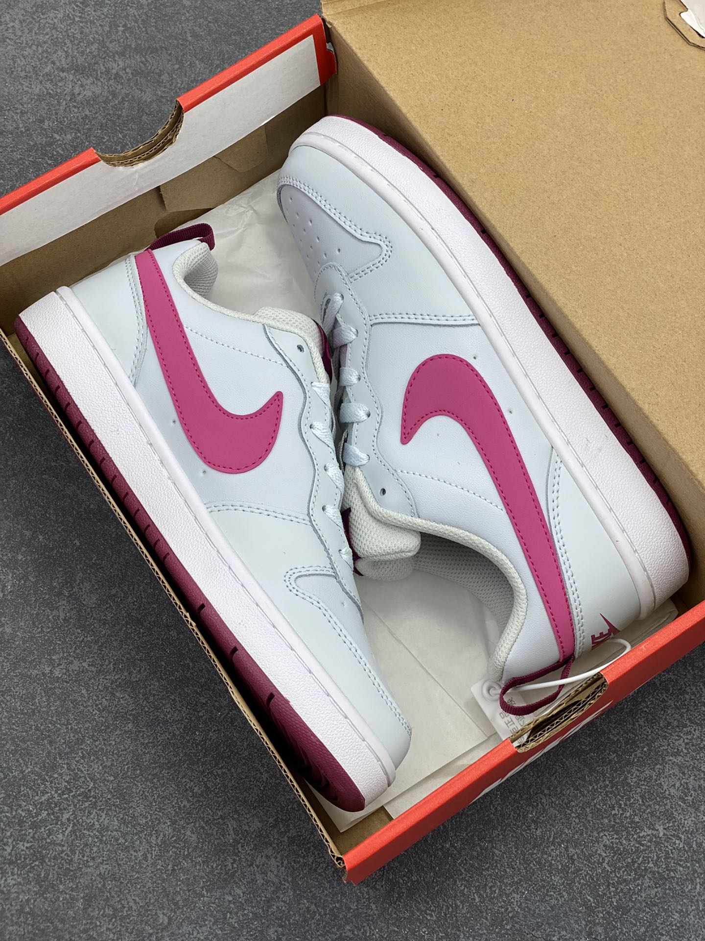 图片[9]-福利特价 Nike Court Borough Low 低帮百搭透气休闲运动板鞋男女鞋 经典耐用的设计，兼顾舒适脚感和出众风范，演绎匠心之作。结构性的支撑贴合感结合复古篮球设计，塑就场外全明星风范。 货号：BQ5448-111 尺码：36 36.5 37.5 38 38.5 39 40 40.5 41 42 42.5 43 44 45-选品中心