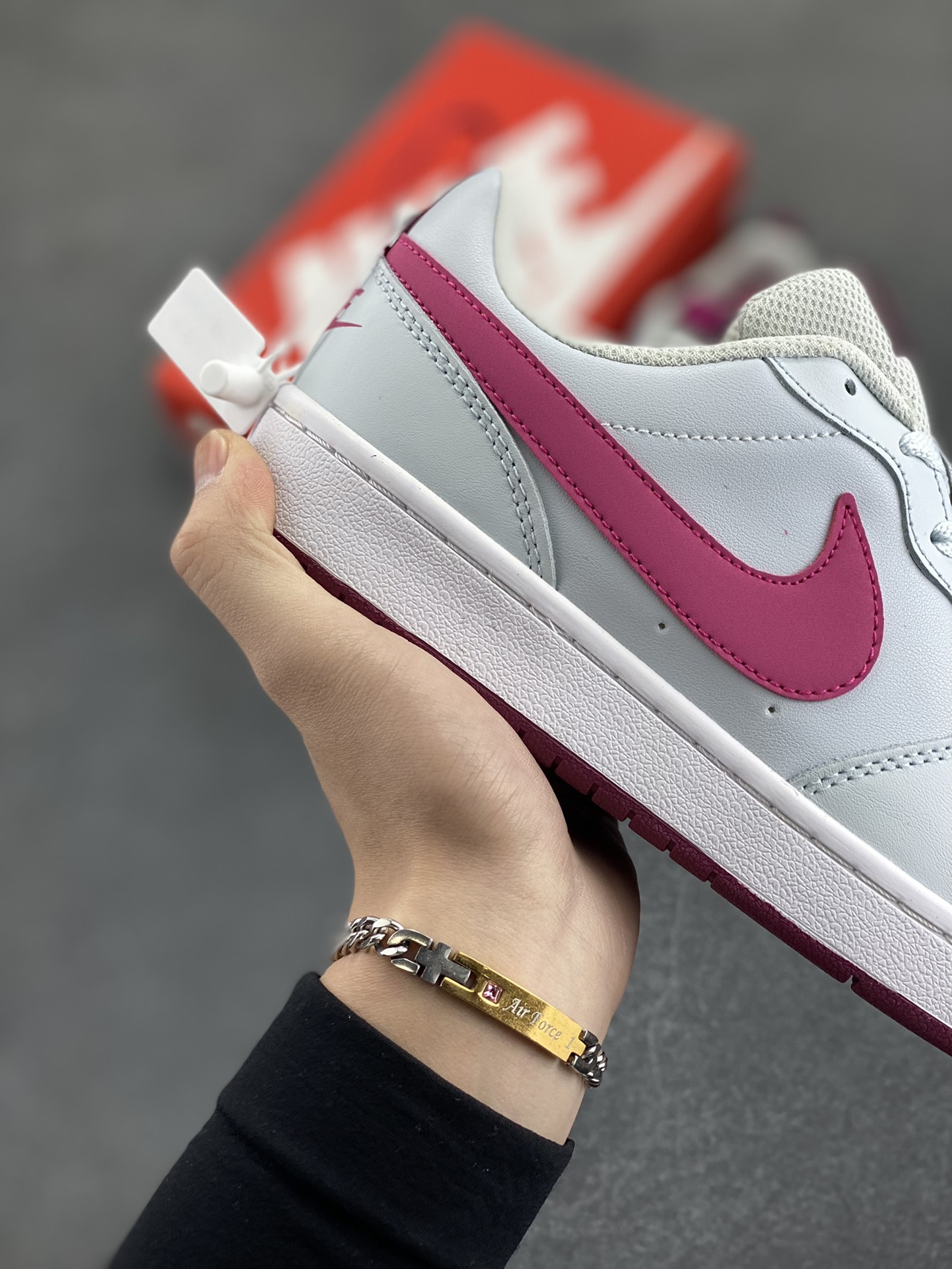 图片[6]-福利特价 Nike Court Borough Low 低帮百搭透气休闲运动板鞋男女鞋 经典耐用的设计，兼顾舒适脚感和出众风范，演绎匠心之作。结构性的支撑贴合感结合复古篮球设计，塑就场外全明星风范。 货号：BQ5448-111 尺码：36 36.5 37.5 38 38.5 39 40 40.5 41 42 42.5 43 44 45-选品中心