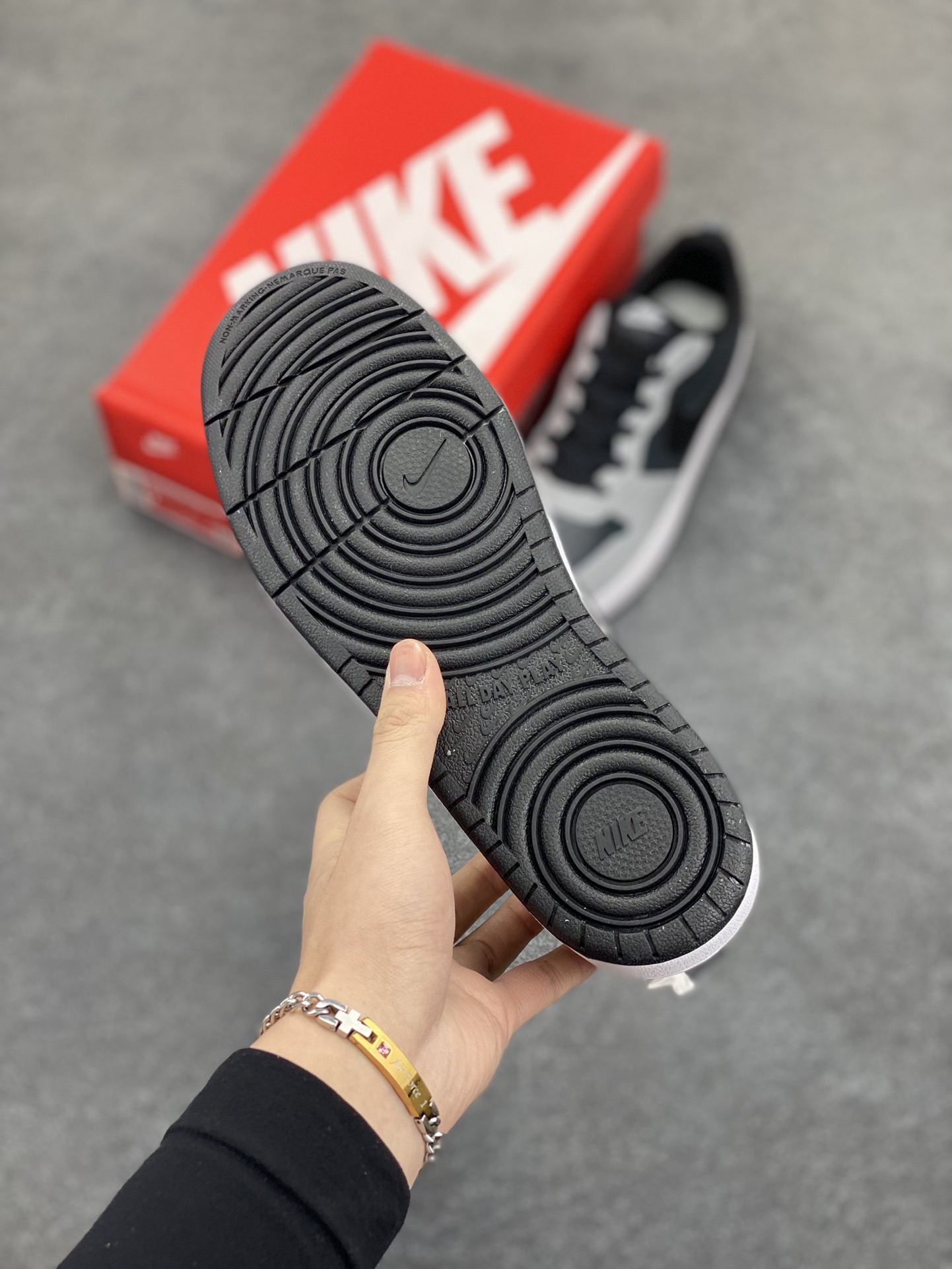 图片[5]-福利特价 Nike Court Borough Low 低帮百搭透气休闲运动板鞋男女鞋 经典耐用的设计，兼顾舒适脚感和出众风范，演绎匠心之作。结构性的支撑贴合感结合复古篮球设计，塑就场外全明星风范。 货号：BQ5448-014 尺码：36 36.5 37.5 38 38.5 39 40 40.5 41 42 42.5 43 44 45-选品中心