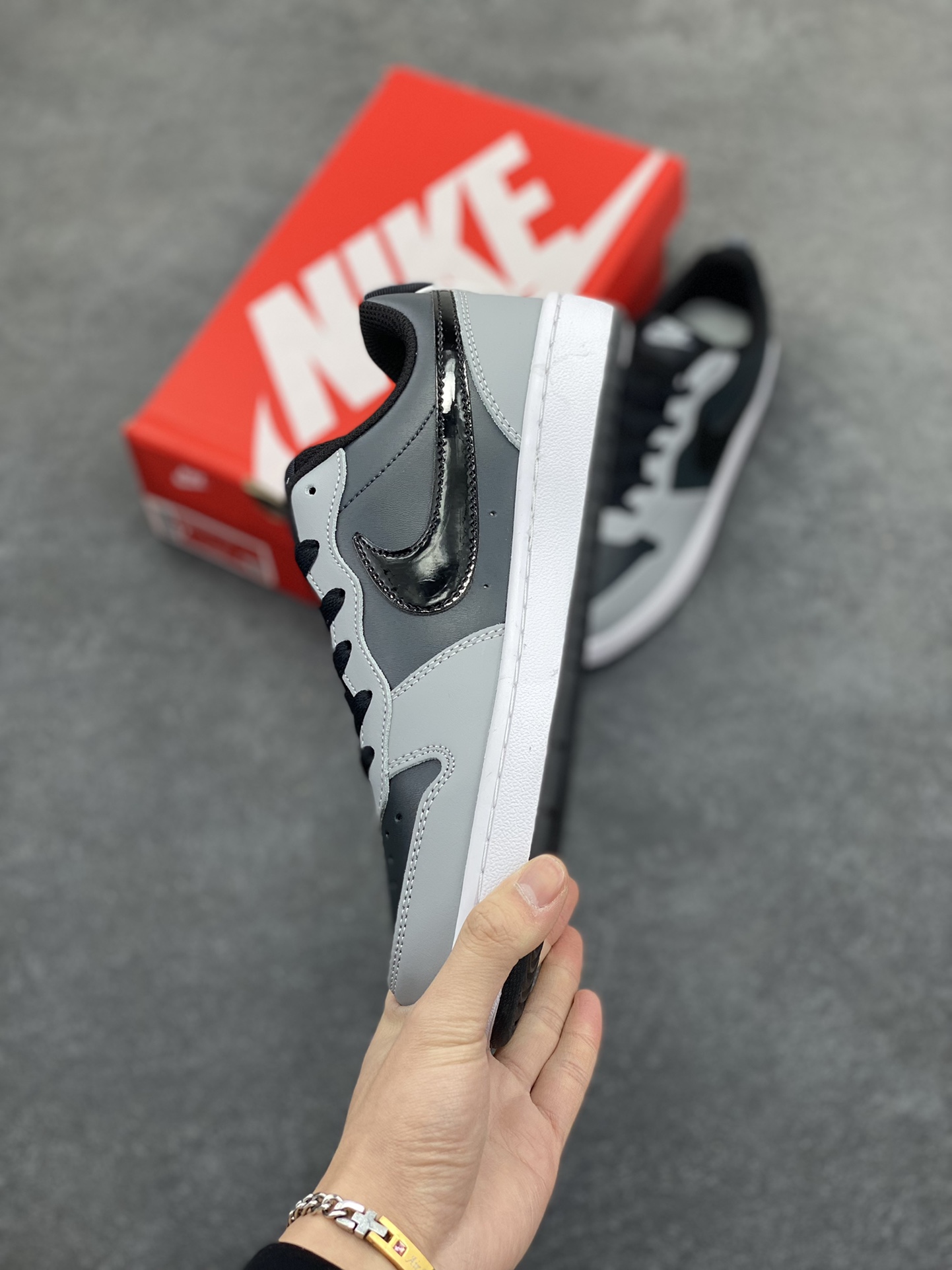 图片[3]-福利特价 Nike Court Borough Low 低帮百搭透气休闲运动板鞋男女鞋 经典耐用的设计，兼顾舒适脚感和出众风范，演绎匠心之作。结构性的支撑贴合感结合复古篮球设计，塑就场外全明星风范。 货号：BQ5448-014 尺码：36 36.5 37.5 38 38.5 39 40 40.5 41 42 42.5 43 44 45-选品中心