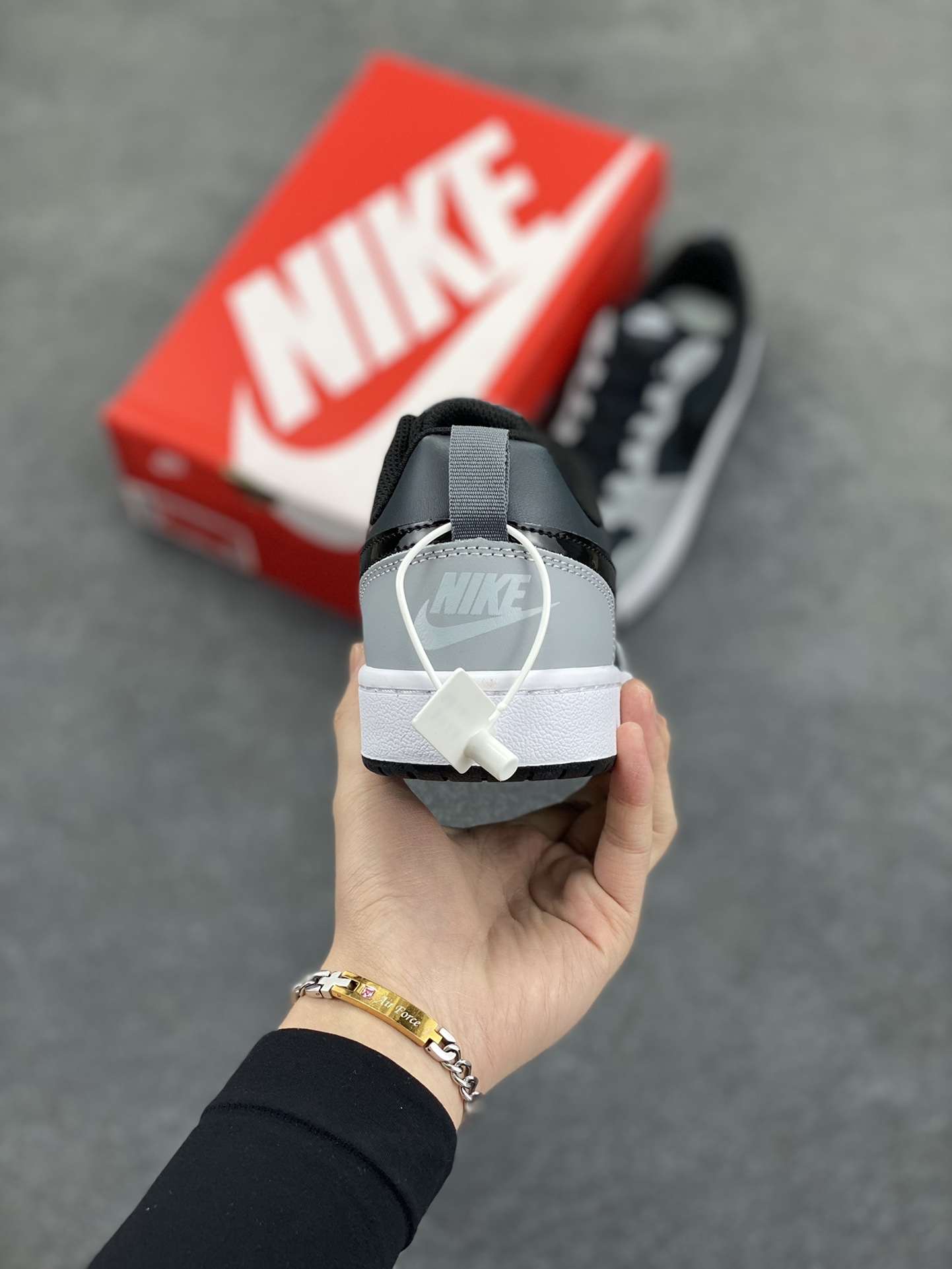 图片[4]-福利特价 Nike Court Borough Low 低帮百搭透气休闲运动板鞋男女鞋 经典耐用的设计，兼顾舒适脚感和出众风范，演绎匠心之作。结构性的支撑贴合感结合复古篮球设计，塑就场外全明星风范。 货号：BQ5448-014 尺码：36 36.5 37.5 38 38.5 39 40 40.5 41 42 42.5 43 44 45-选品中心