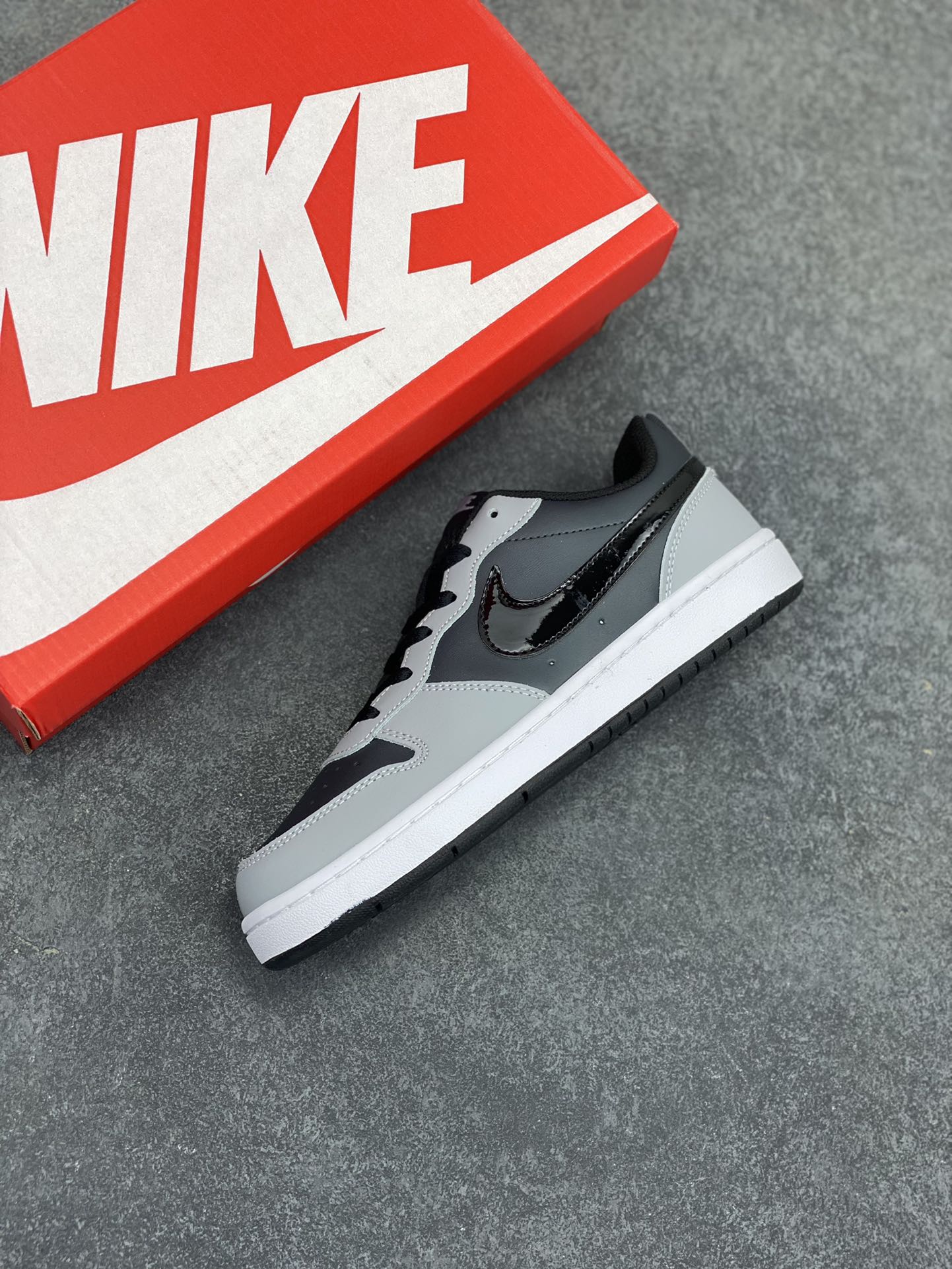 图片[7]-福利特价 Nike Court Borough Low 低帮百搭透气休闲运动板鞋男女鞋 经典耐用的设计，兼顾舒适脚感和出众风范，演绎匠心之作。结构性的支撑贴合感结合复古篮球设计，塑就场外全明星风范。 货号：BQ5448-014 尺码：36 36.5 37.5 38 38.5 39 40 40.5 41 42 42.5 43 44 45-选品中心