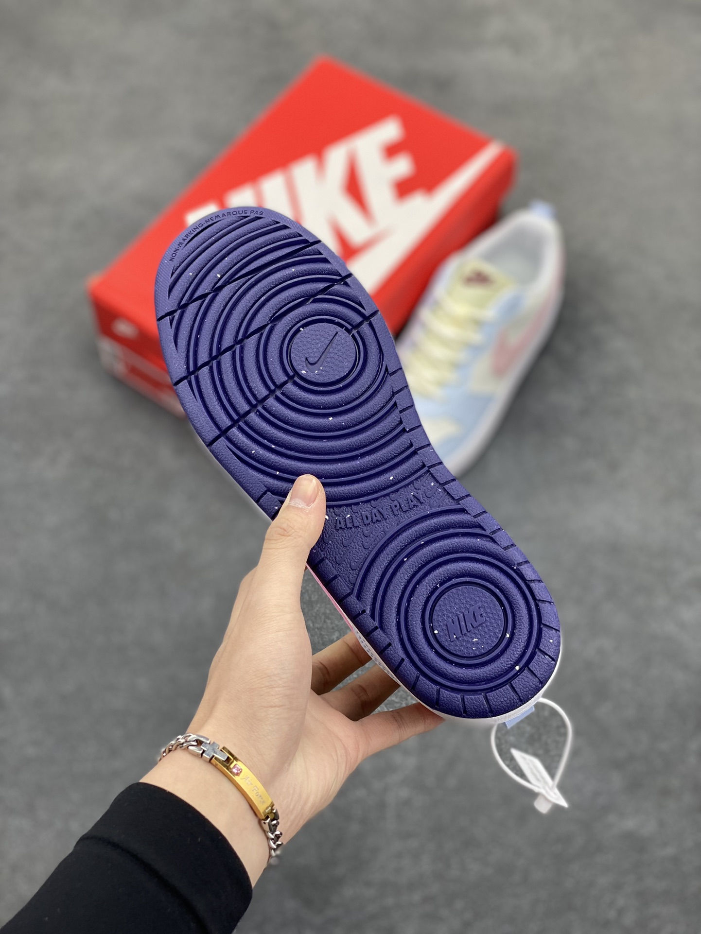 图片[5]-福利特价 Nike Court Borough Low 低帮百搭透气休闲运动板鞋男女鞋 经典耐用的设计，兼顾舒适脚感和出众风范，演绎匠心之作。结构性的支撑贴合感结合复古篮球设计，塑就场外全明星风范。 货号：FV8120-141-1 尺码：36 36.5 37.5 38 38.5 39 40 40.5 41 42 42.5 43 44 45-选品中心