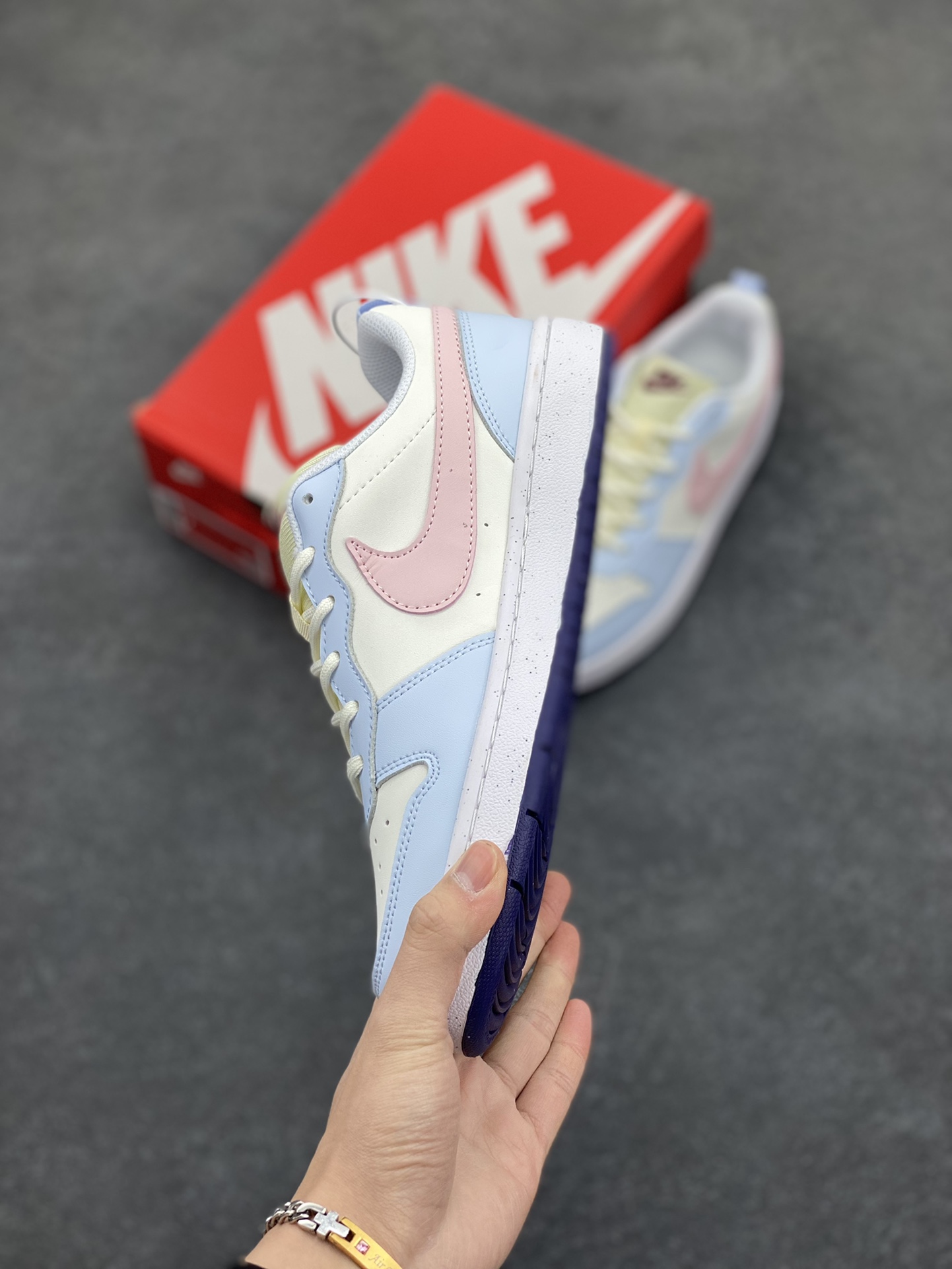 图片[3]-福利特价 Nike Court Borough Low 低帮百搭透气休闲运动板鞋男女鞋 经典耐用的设计，兼顾舒适脚感和出众风范，演绎匠心之作。结构性的支撑贴合感结合复古篮球设计，塑就场外全明星风范。 货号：FV8120-141-1 尺码：36 36.5 37.5 38 38.5 39 40 40.5 41 42 42.5 43 44 45-选品中心