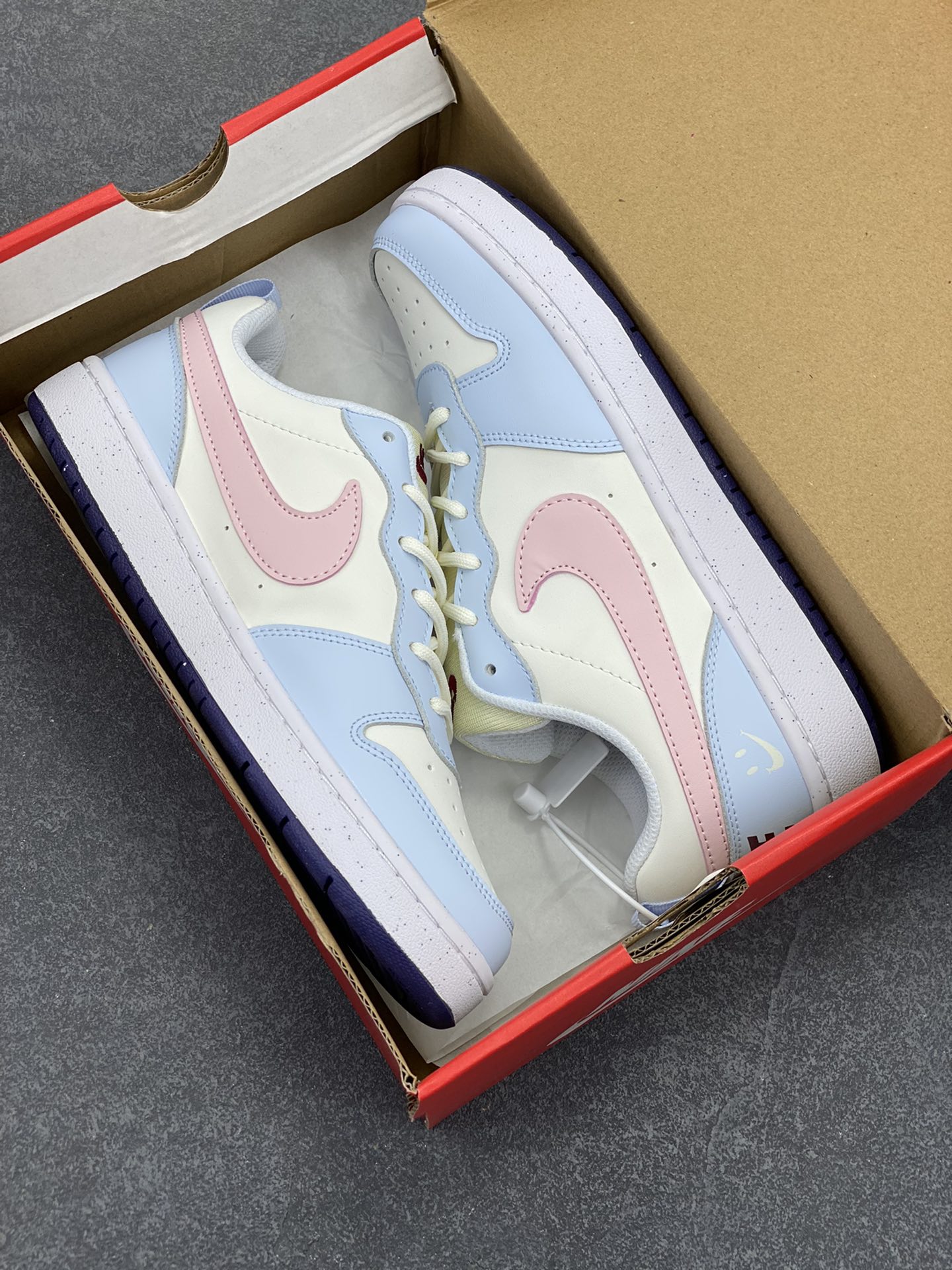 图片[9]-福利特价 Nike Court Borough Low 低帮百搭透气休闲运动板鞋男女鞋 经典耐用的设计，兼顾舒适脚感和出众风范，演绎匠心之作。结构性的支撑贴合感结合复古篮球设计，塑就场外全明星风范。 货号：FV8120-141-1 尺码：36 36.5 37.5 38 38.5 39 40 40.5 41 42 42.5 43 44 45-选品中心