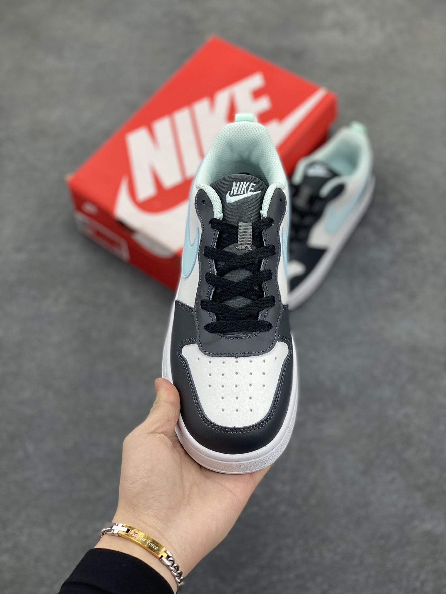 图片[2]-福利特价 Nike Court Borough Low 低帮百搭透气休闲运动板鞋男女鞋 经典耐用的设计，兼顾舒适脚感和出众风范，演绎匠心之作。结构性的支撑贴合感结合复古篮球设计，塑就场外全明星风范。 货号：HQ3258-060 尺码：36 36.5 37.5 38 38.5 39 40 40.5 41 42 42.5 43 44 45-选品中心