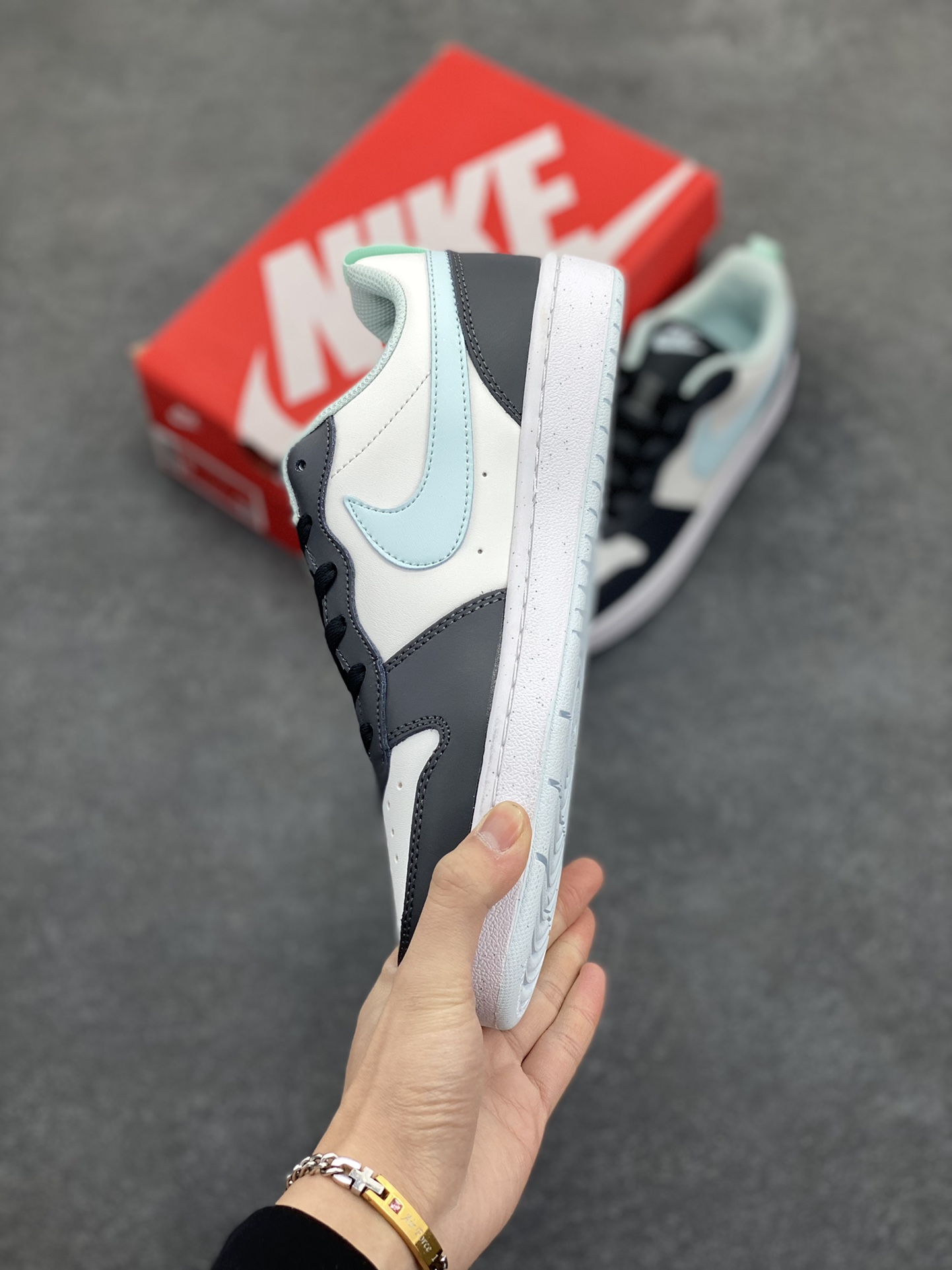 图片[3]-福利特价 Nike Court Borough Low 低帮百搭透气休闲运动板鞋男女鞋 经典耐用的设计，兼顾舒适脚感和出众风范，演绎匠心之作。结构性的支撑贴合感结合复古篮球设计，塑就场外全明星风范。 货号：HQ3258-060 尺码：36 36.5 37.5 38 38.5 39 40 40.5 41 42 42.5 43 44 45-选品中心