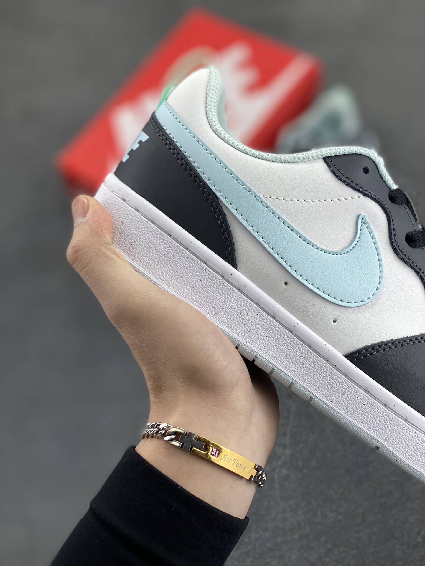 图片[6]-福利特价 Nike Court Borough Low 低帮百搭透气休闲运动板鞋男女鞋 经典耐用的设计，兼顾舒适脚感和出众风范，演绎匠心之作。结构性的支撑贴合感结合复古篮球设计，塑就场外全明星风范。 货号：HQ3258-060 尺码：36 36.5 37.5 38 38.5 39 40 40.5 41 42 42.5 43 44 45-选品中心