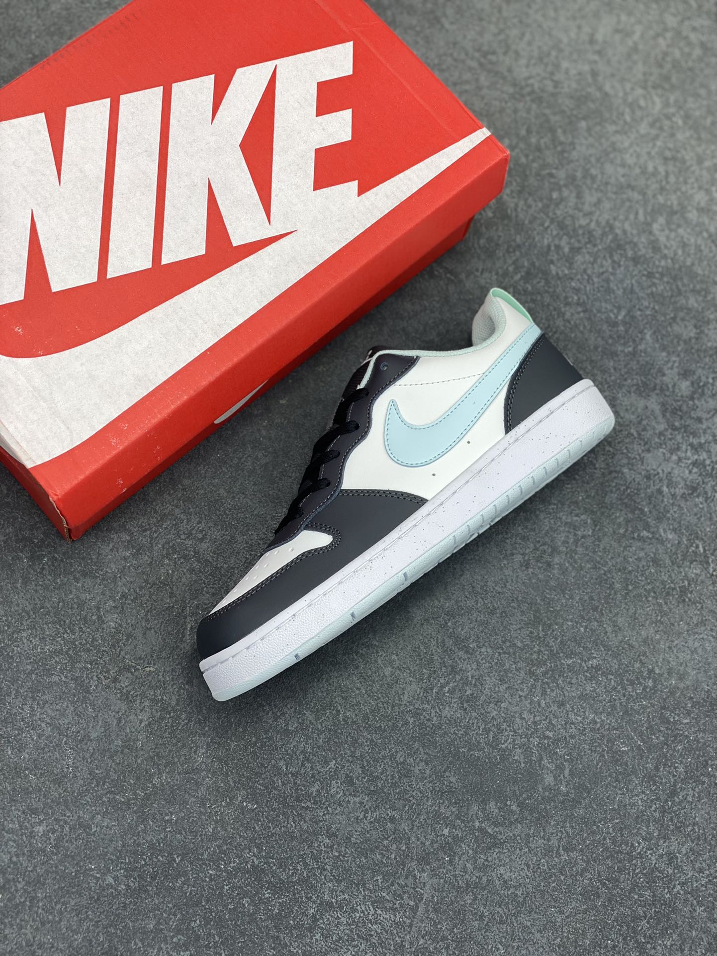 图片[7]-福利特价 Nike Court Borough Low 低帮百搭透气休闲运动板鞋男女鞋 经典耐用的设计，兼顾舒适脚感和出众风范，演绎匠心之作。结构性的支撑贴合感结合复古篮球设计，塑就场外全明星风范。 货号：HQ3258-060 尺码：36 36.5 37.5 38 38.5 39 40 40.5 41 42 42.5 43 44 45-选品中心