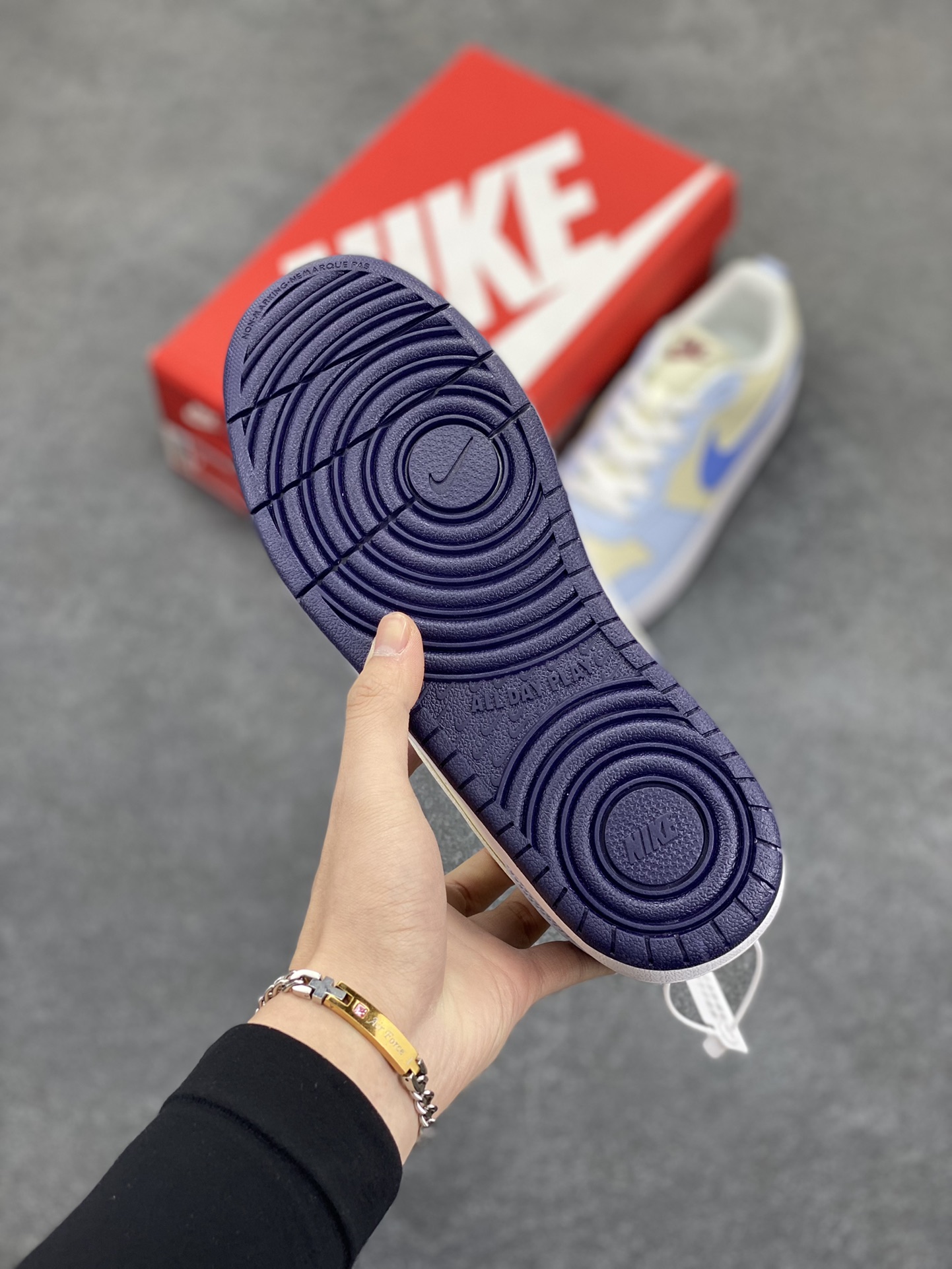 图片[5]-福利特价 Nike Court Borough Low 低帮百搭透气休闲运动板鞋男女鞋 经典耐用的设计，兼顾舒适脚感和出众风范，演绎匠心之作。结构性的支撑贴合感结合复古篮球设计，塑就场外全明星风范。 货号：FV8120-141 尺码：36 36.5 37.5 38 38.5 39 40 40.5 41 42 42.5 43 44 45-选品中心