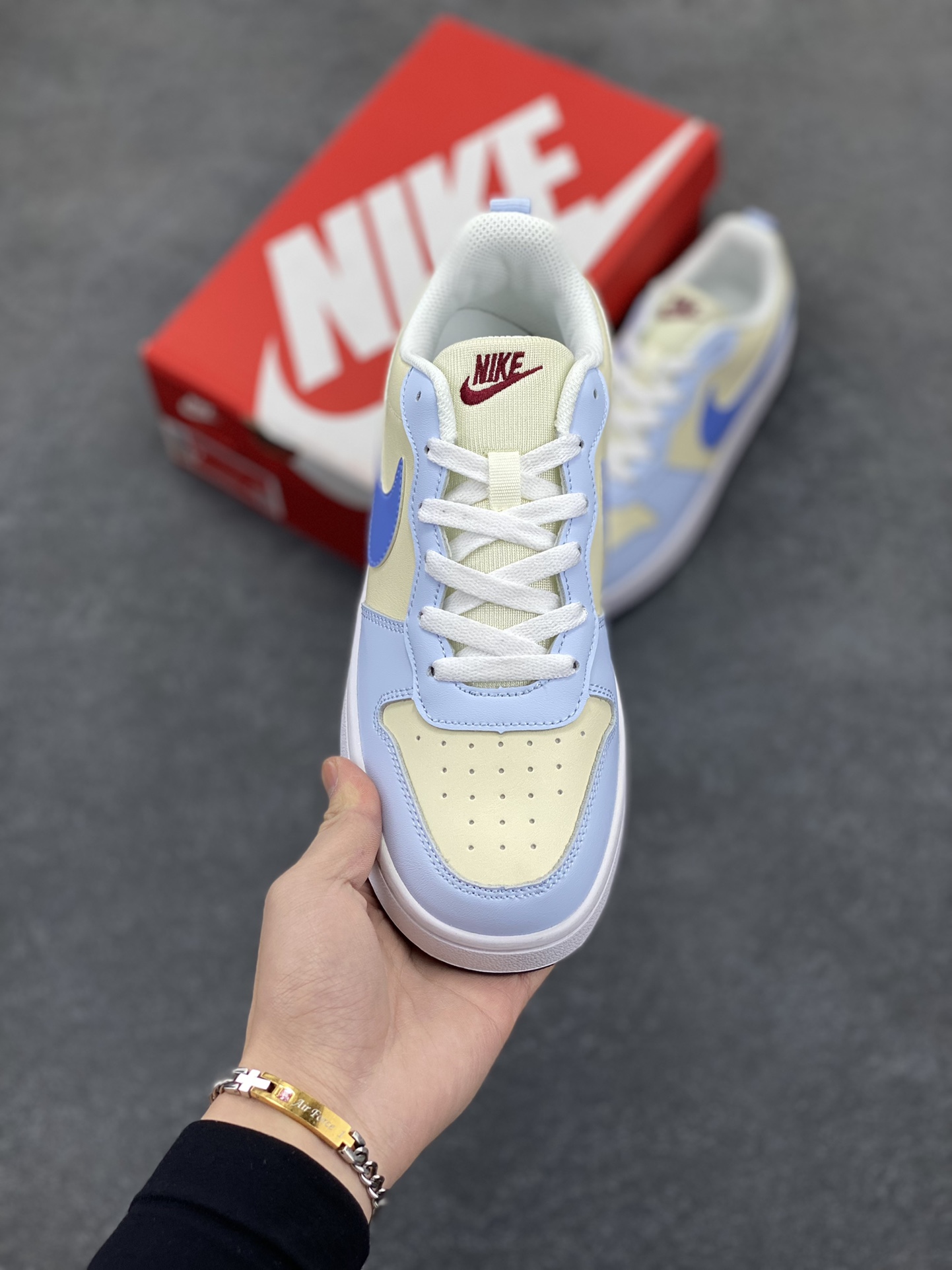 图片[2]-福利特价 Nike Court Borough Low 低帮百搭透气休闲运动板鞋男女鞋 经典耐用的设计，兼顾舒适脚感和出众风范，演绎匠心之作。结构性的支撑贴合感结合复古篮球设计，塑就场外全明星风范。 货号：FV8120-141 尺码：36 36.5 37.5 38 38.5 39 40 40.5 41 42 42.5 43 44 45-选品中心