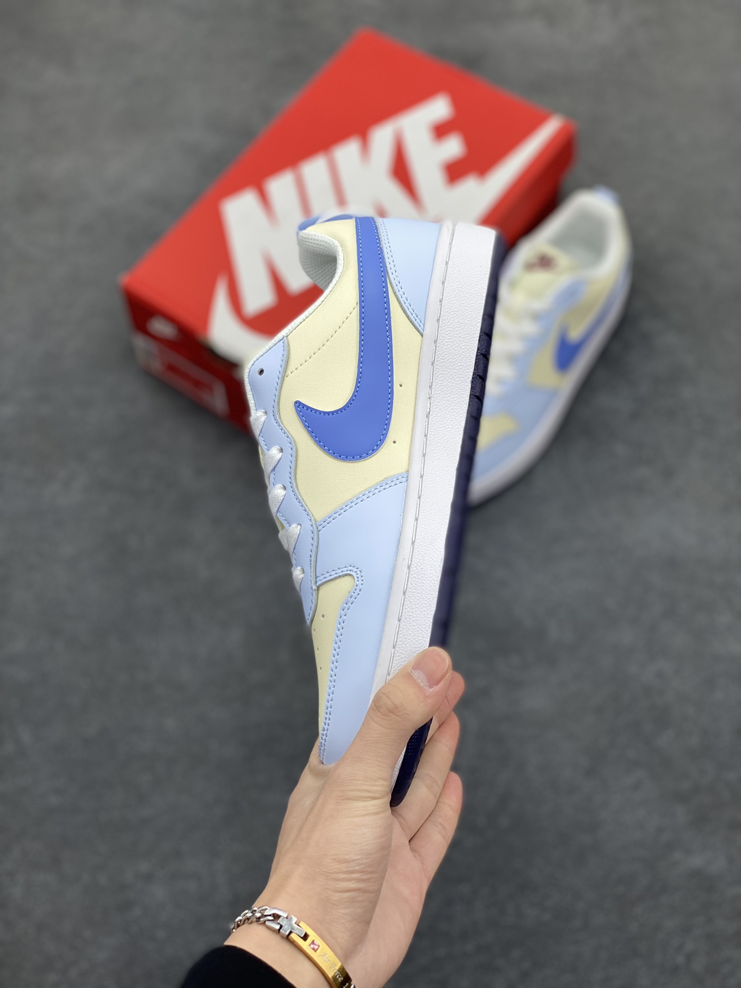 图片[3]-福利特价 Nike Court Borough Low 低帮百搭透气休闲运动板鞋男女鞋 经典耐用的设计，兼顾舒适脚感和出众风范，演绎匠心之作。结构性的支撑贴合感结合复古篮球设计，塑就场外全明星风范。 货号：FV8120-141 尺码：36 36.5 37.5 38 38.5 39 40 40.5 41 42 42.5 43 44 45-选品中心